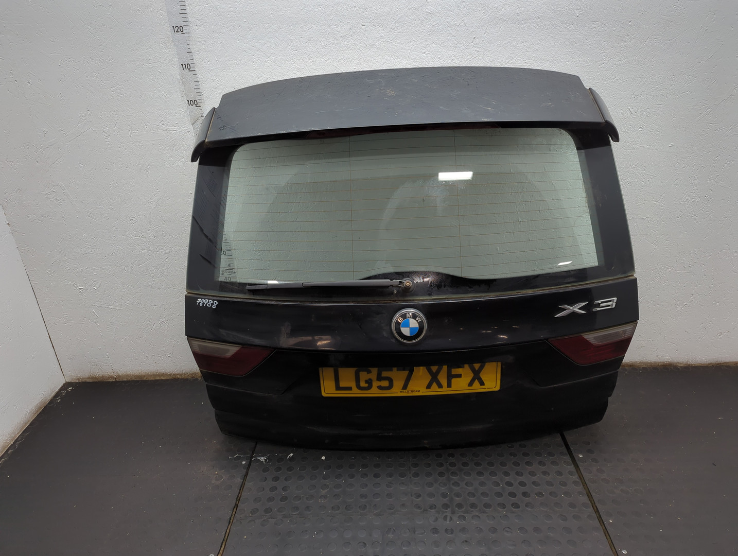 Дверь багажника