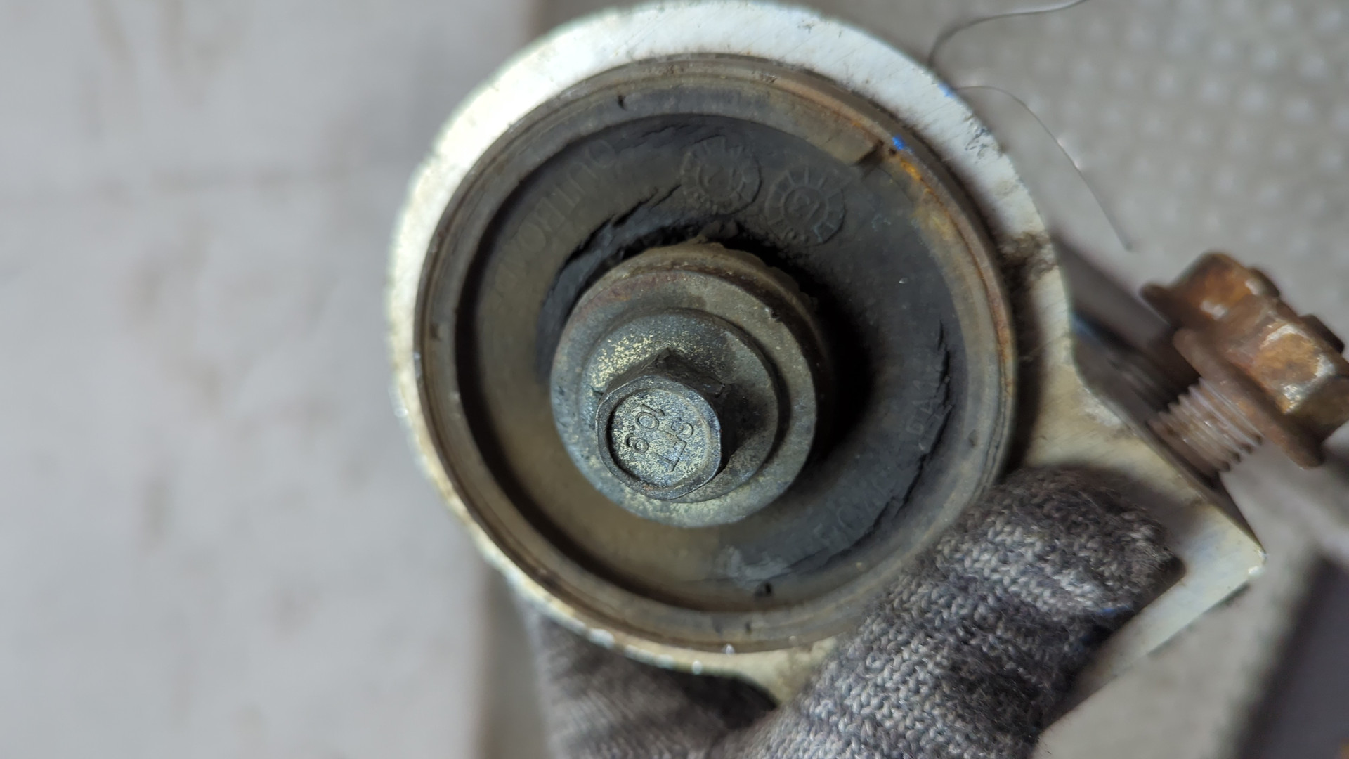 Рычаг передний левый