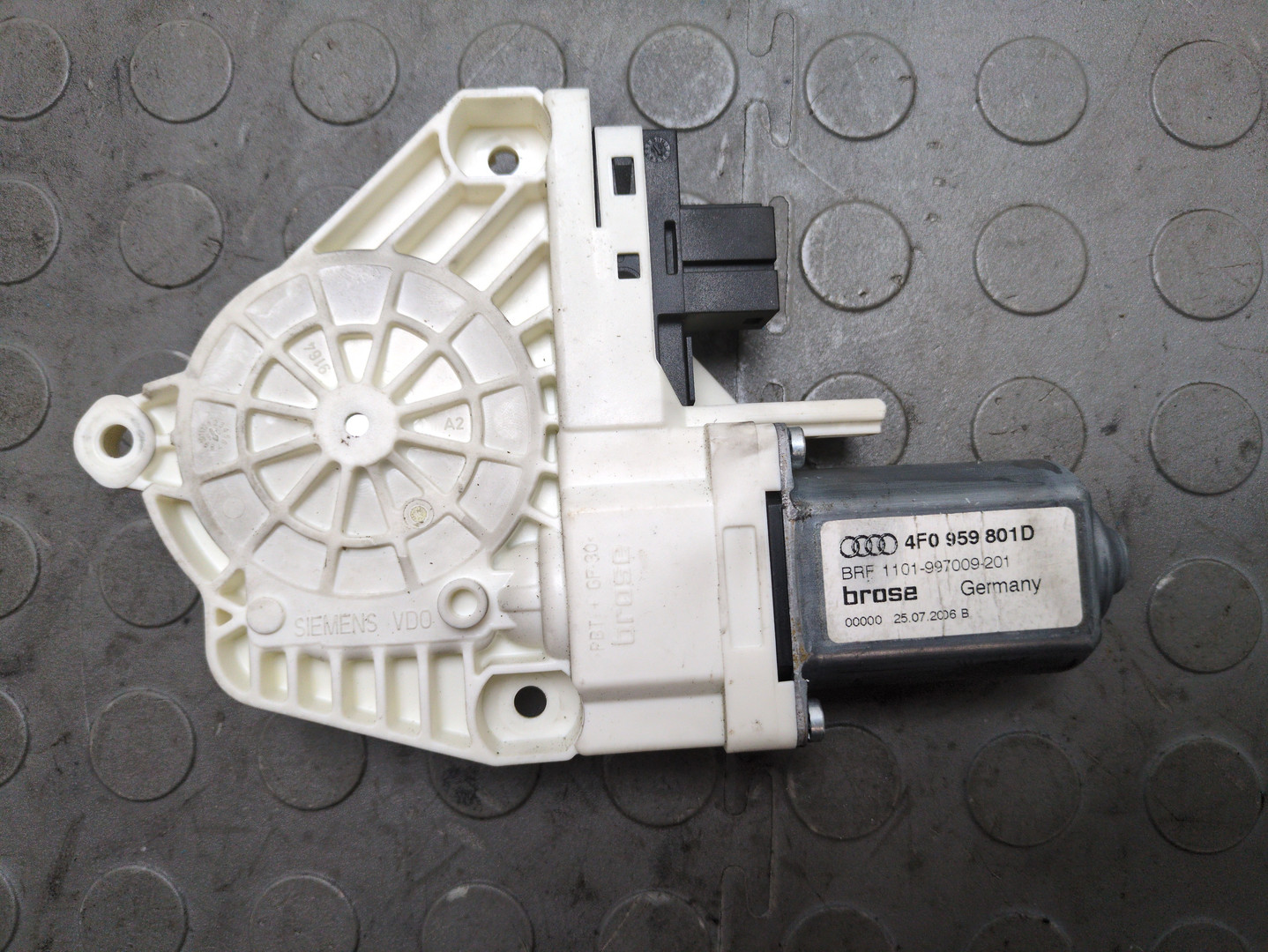 Стеклоподъемник электр. передний левый