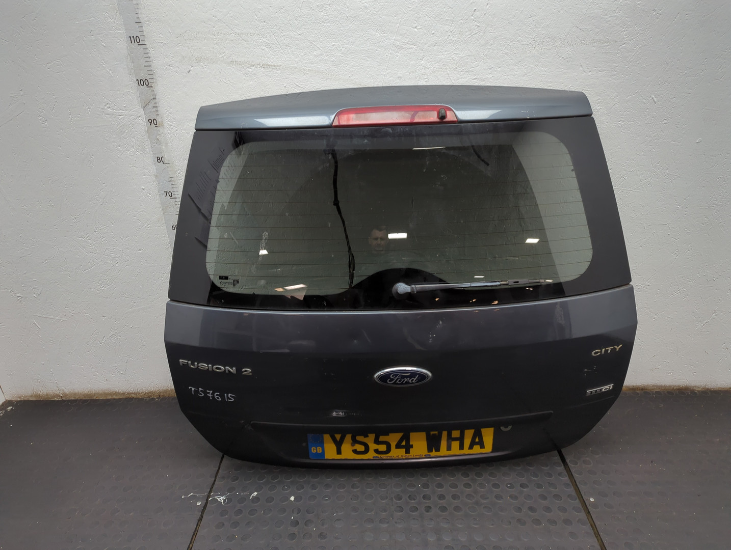 Дверь багажника