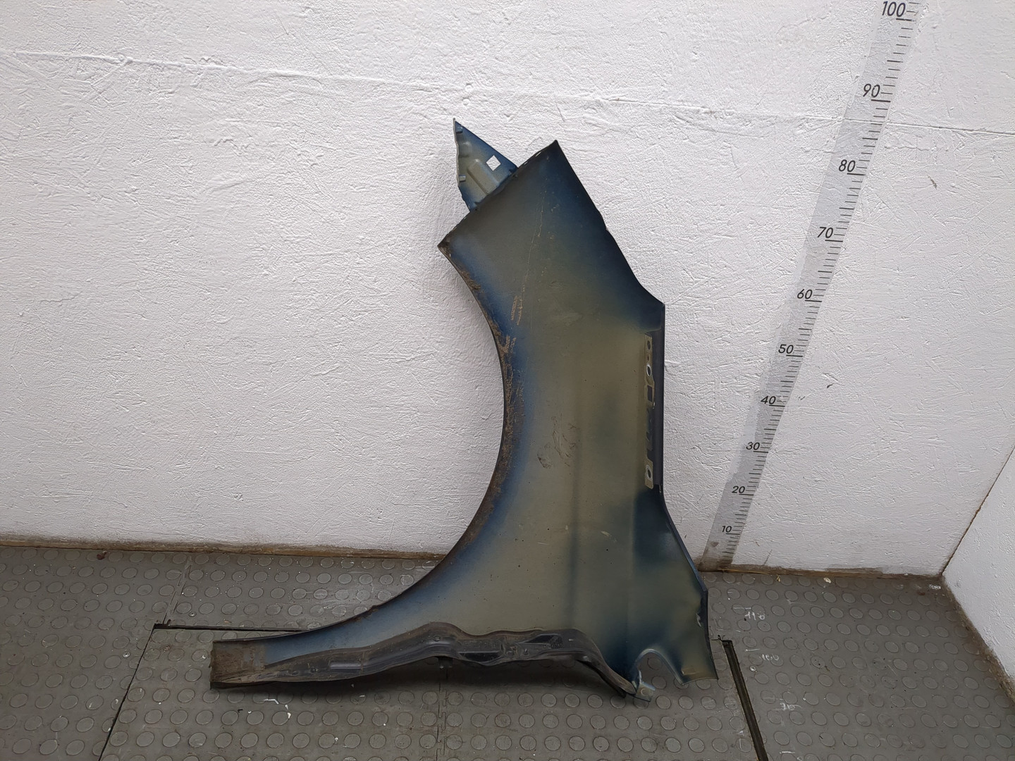 Крыло переднее правое