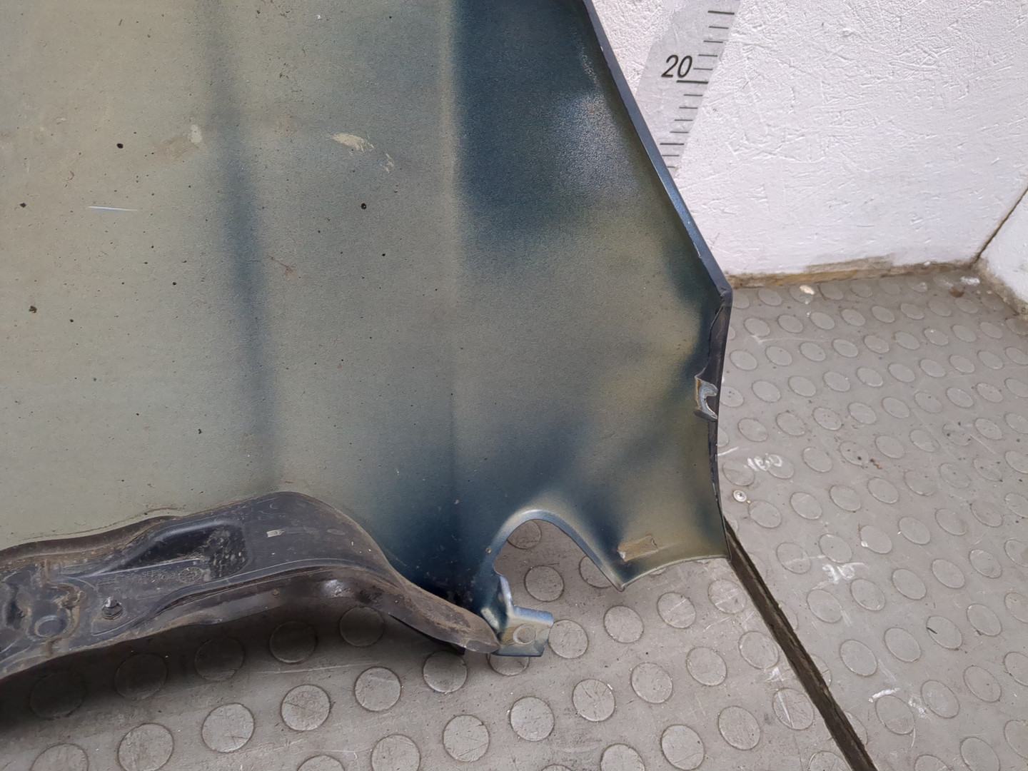 Крыло переднее правое