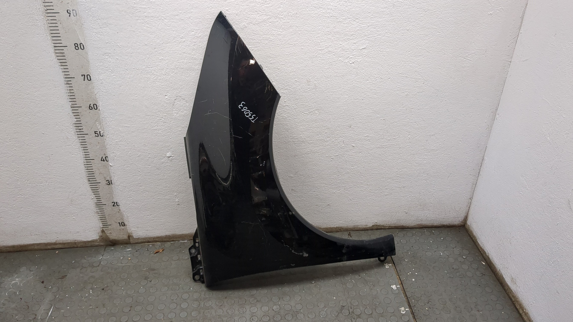 Крыло переднее правое