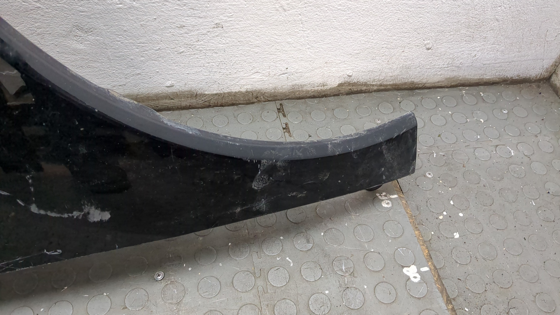 Крыло переднее правое