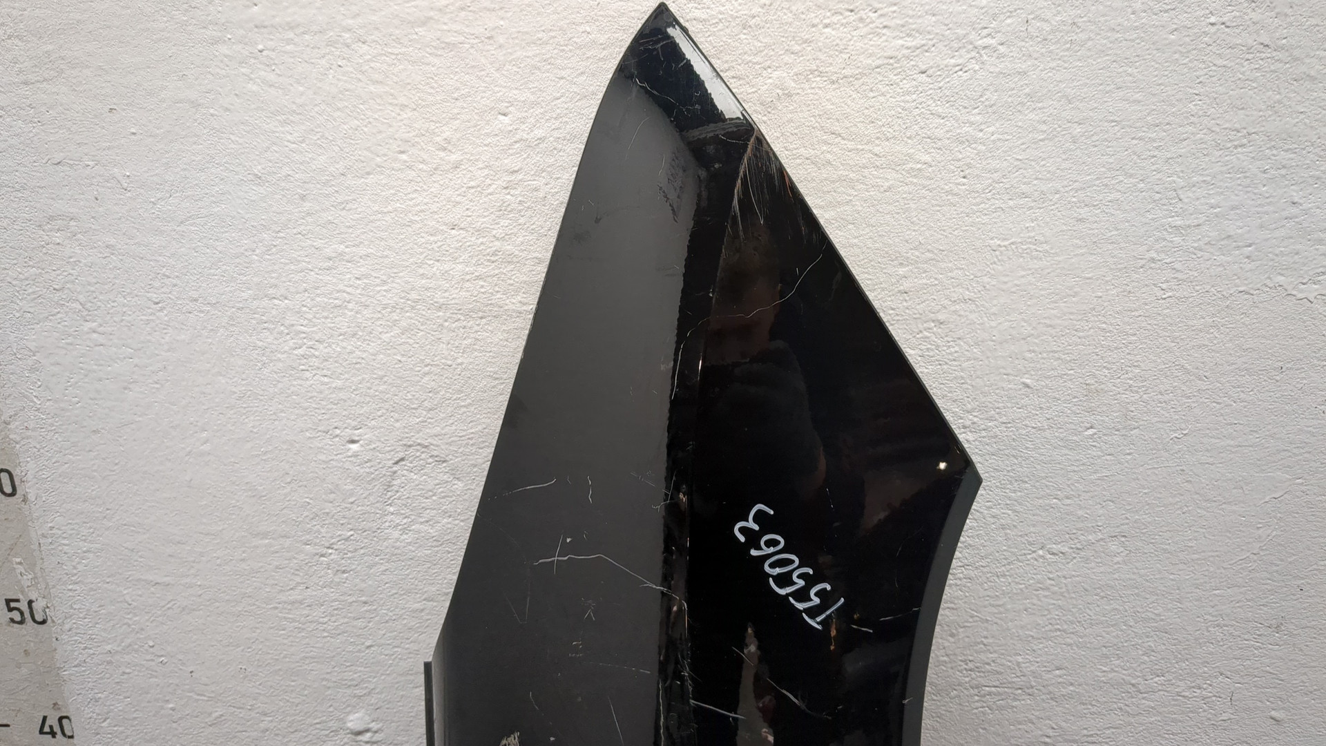 Крыло переднее правое