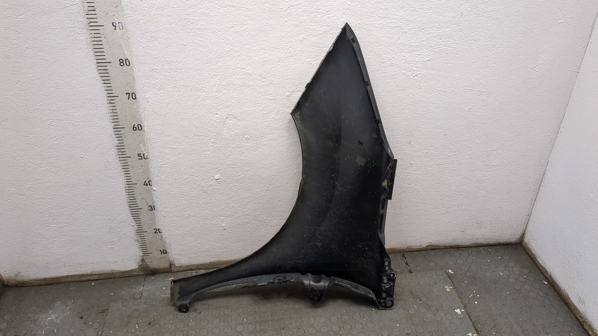 Крыло переднее правое