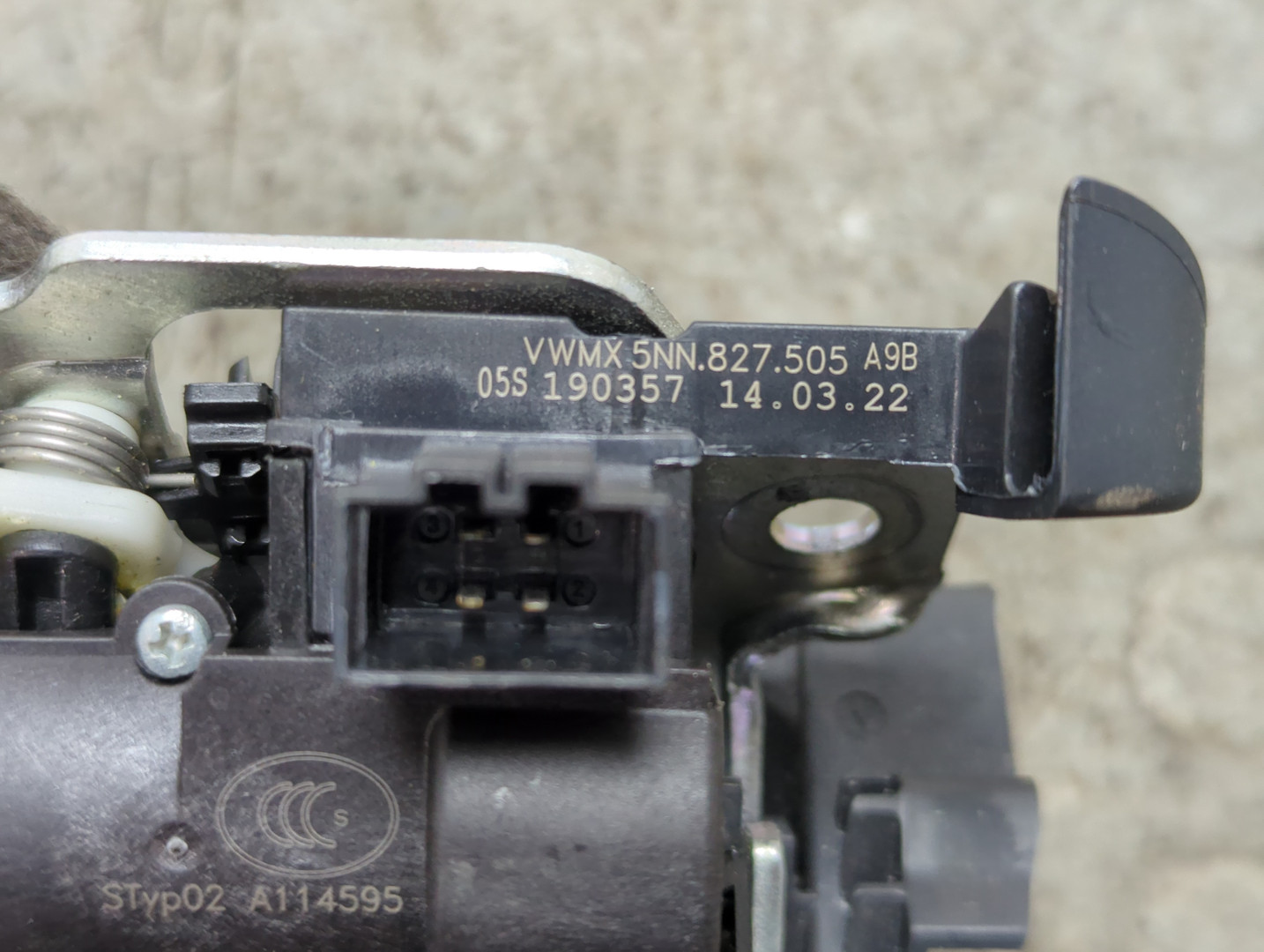 Замок багажника