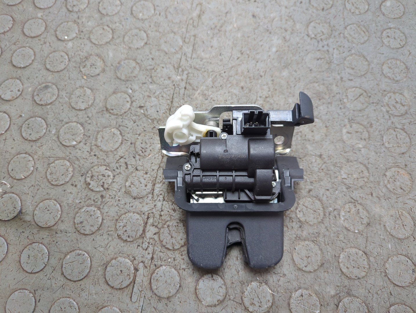 Замок багажника