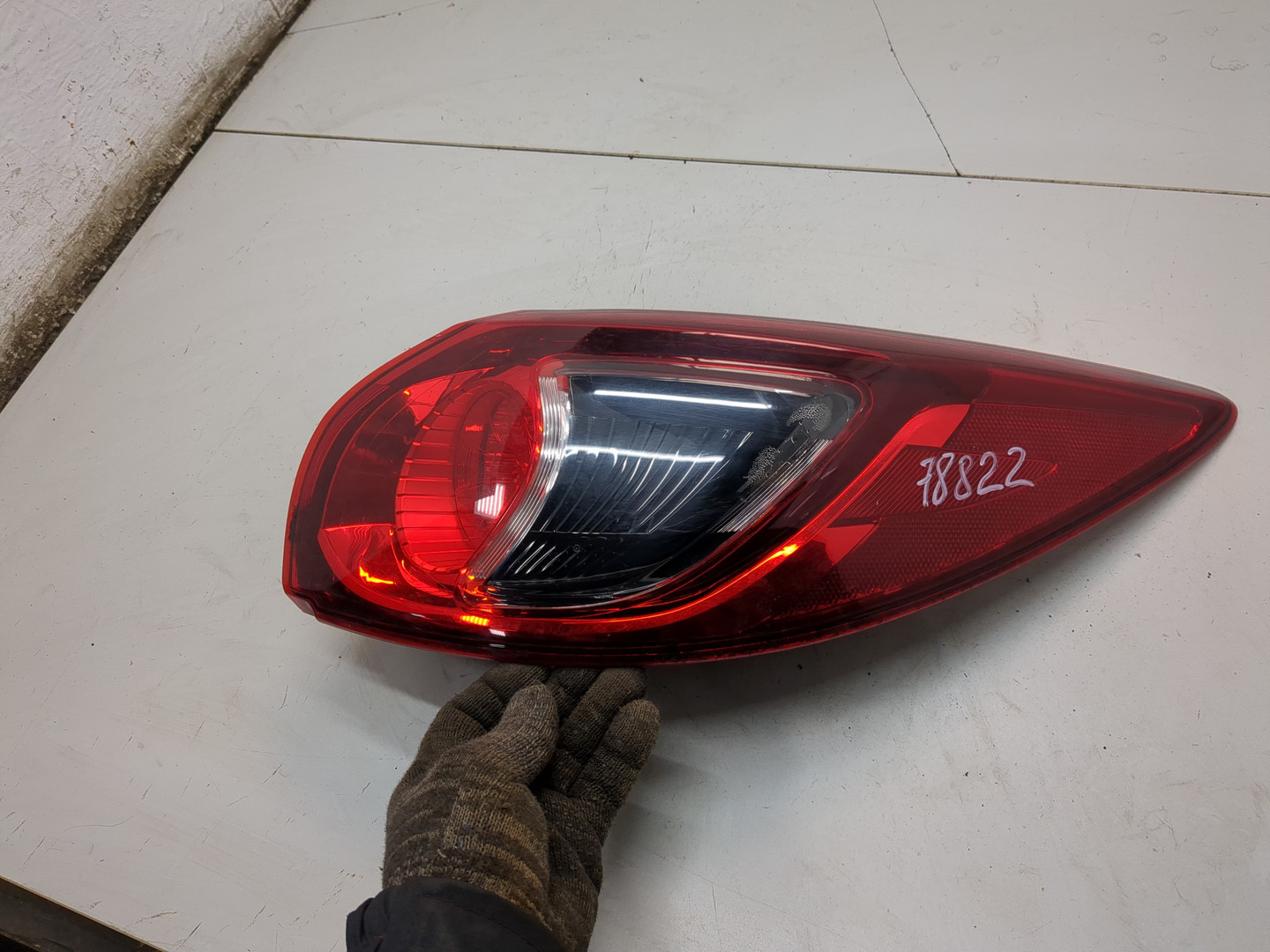 Фонарь задний правый