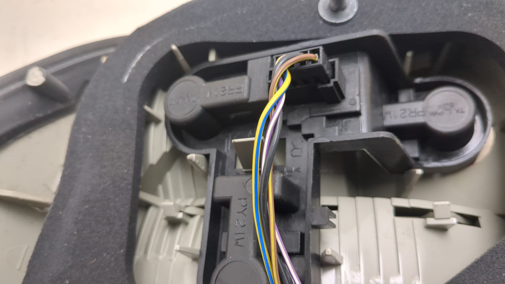 Фонарь задний правый