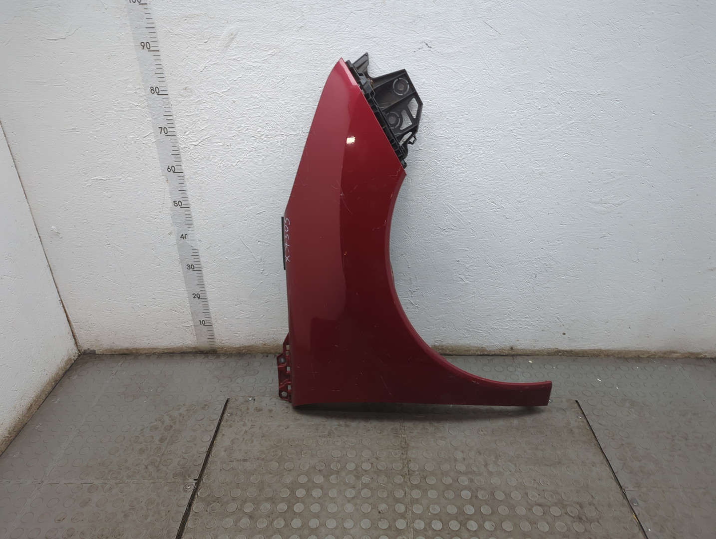 Крыло переднее правое