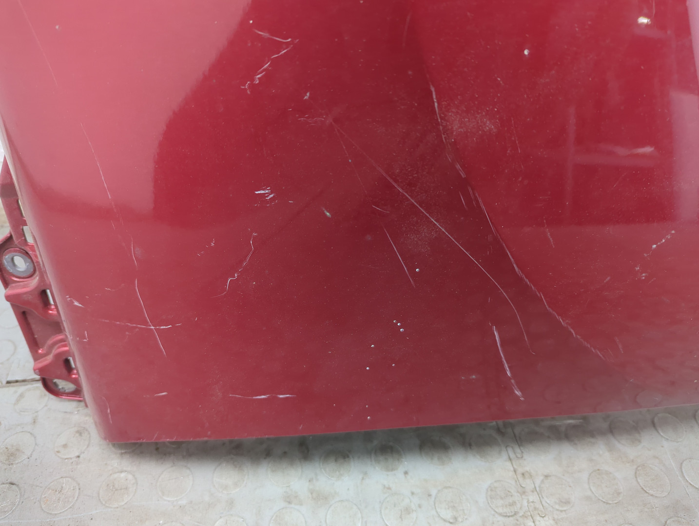 Крыло переднее правое