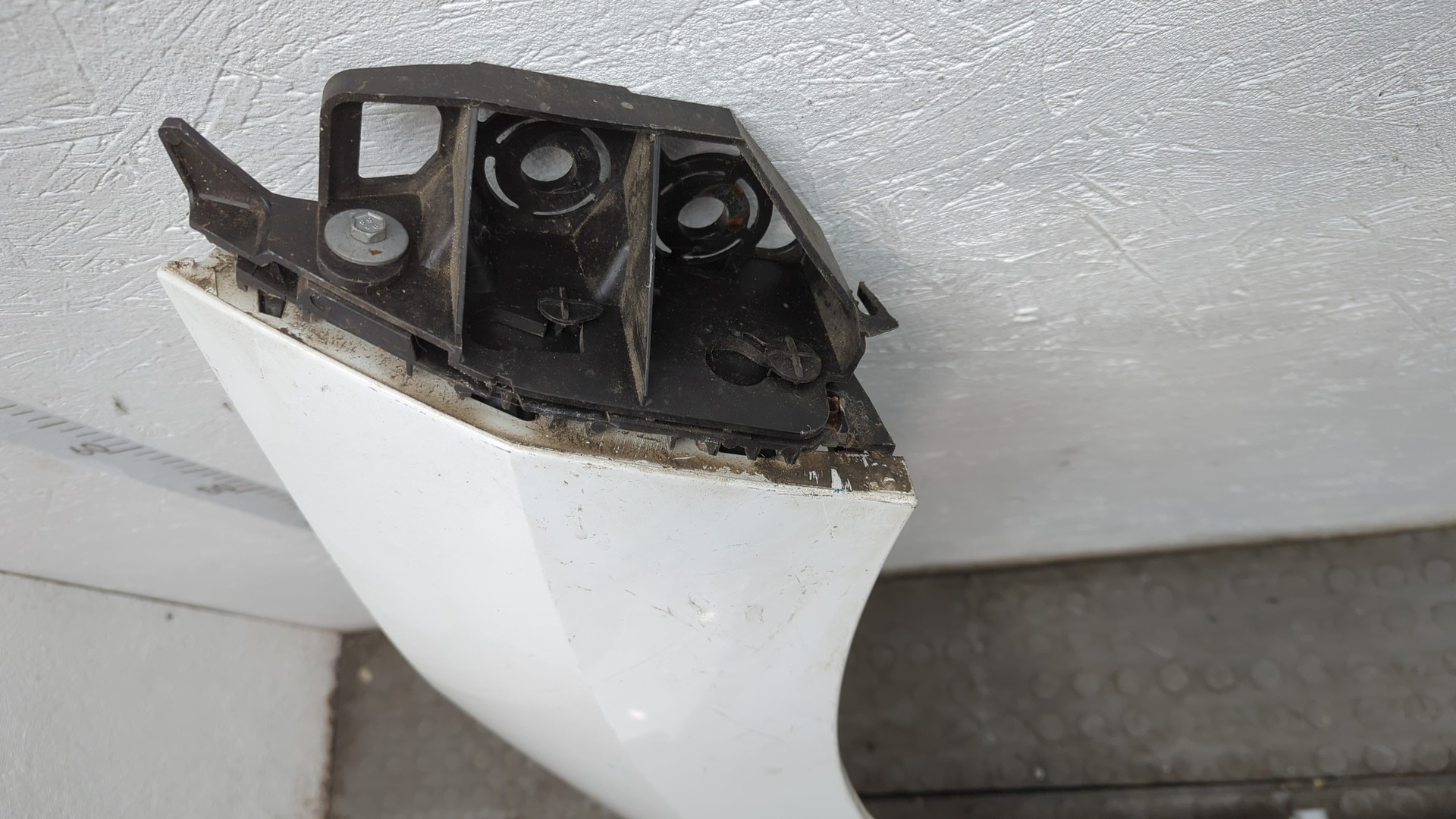 Крыло переднее правое