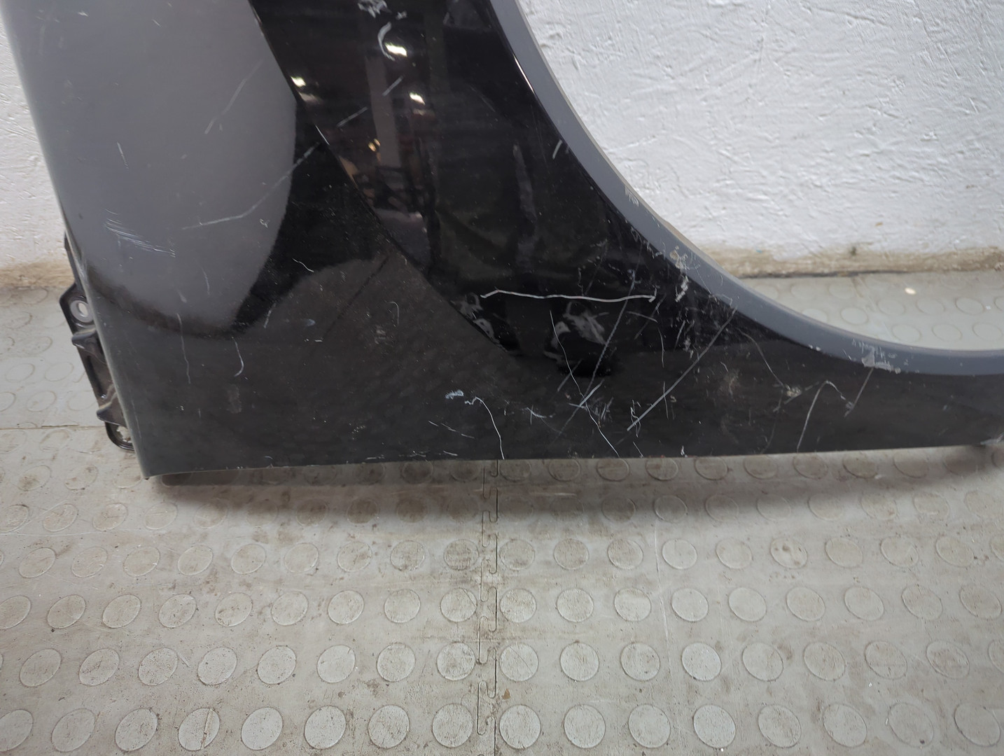 Крыло переднее правое