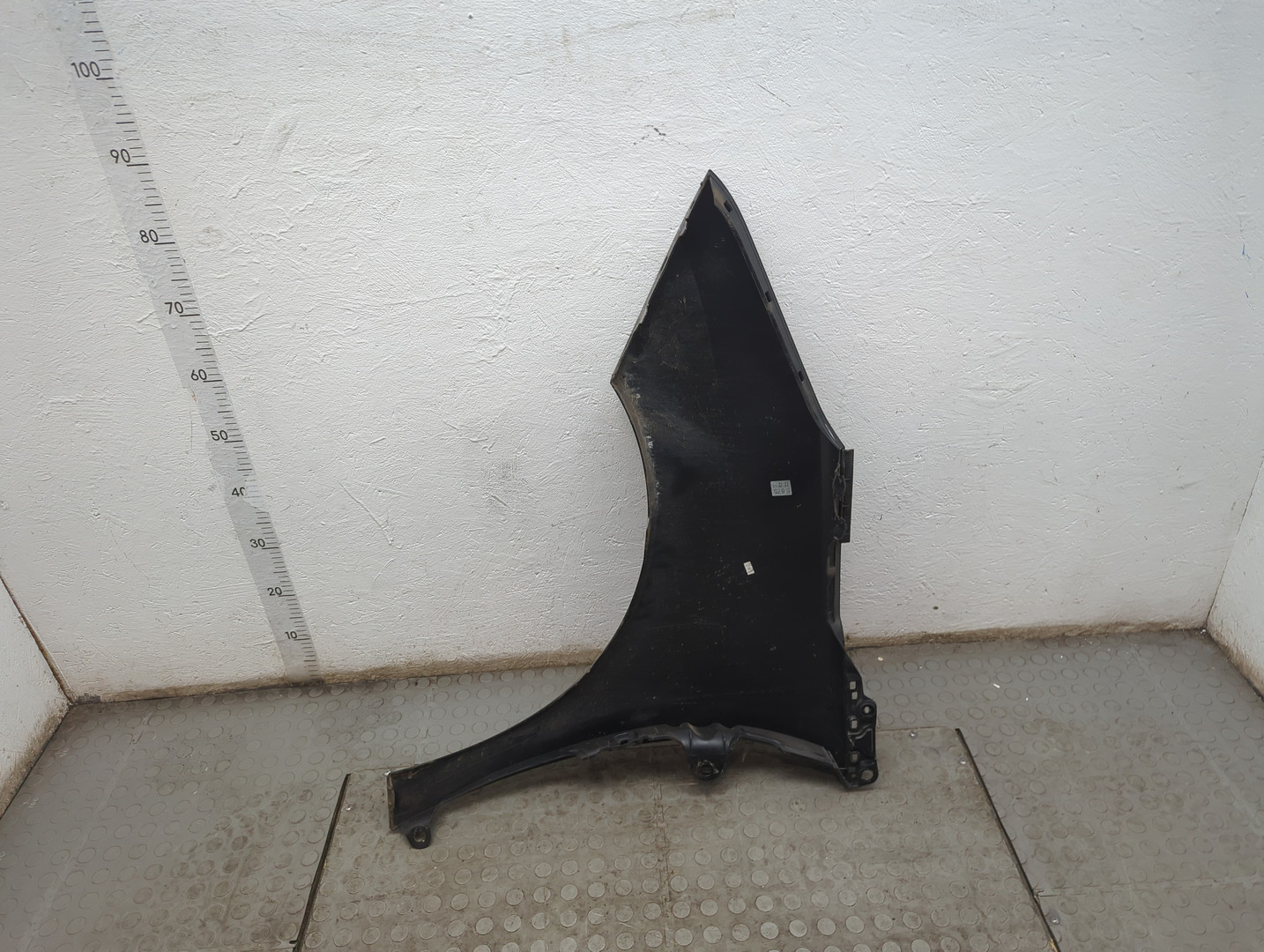 Крыло переднее правое