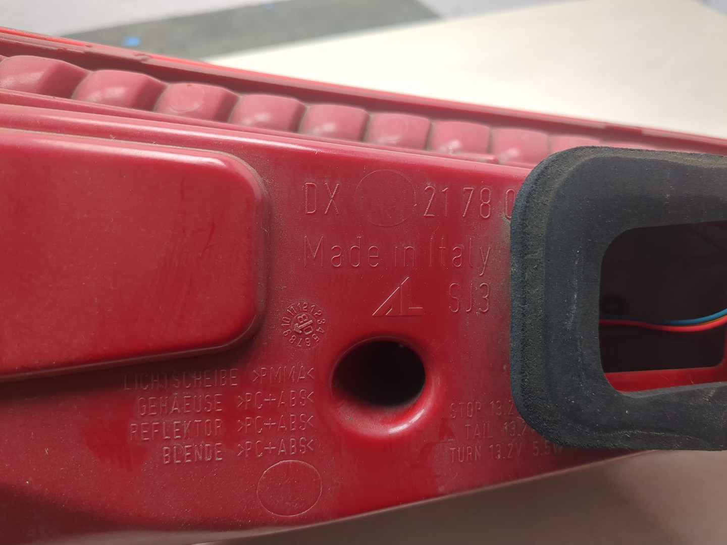 Фонарь задний внутренний правый