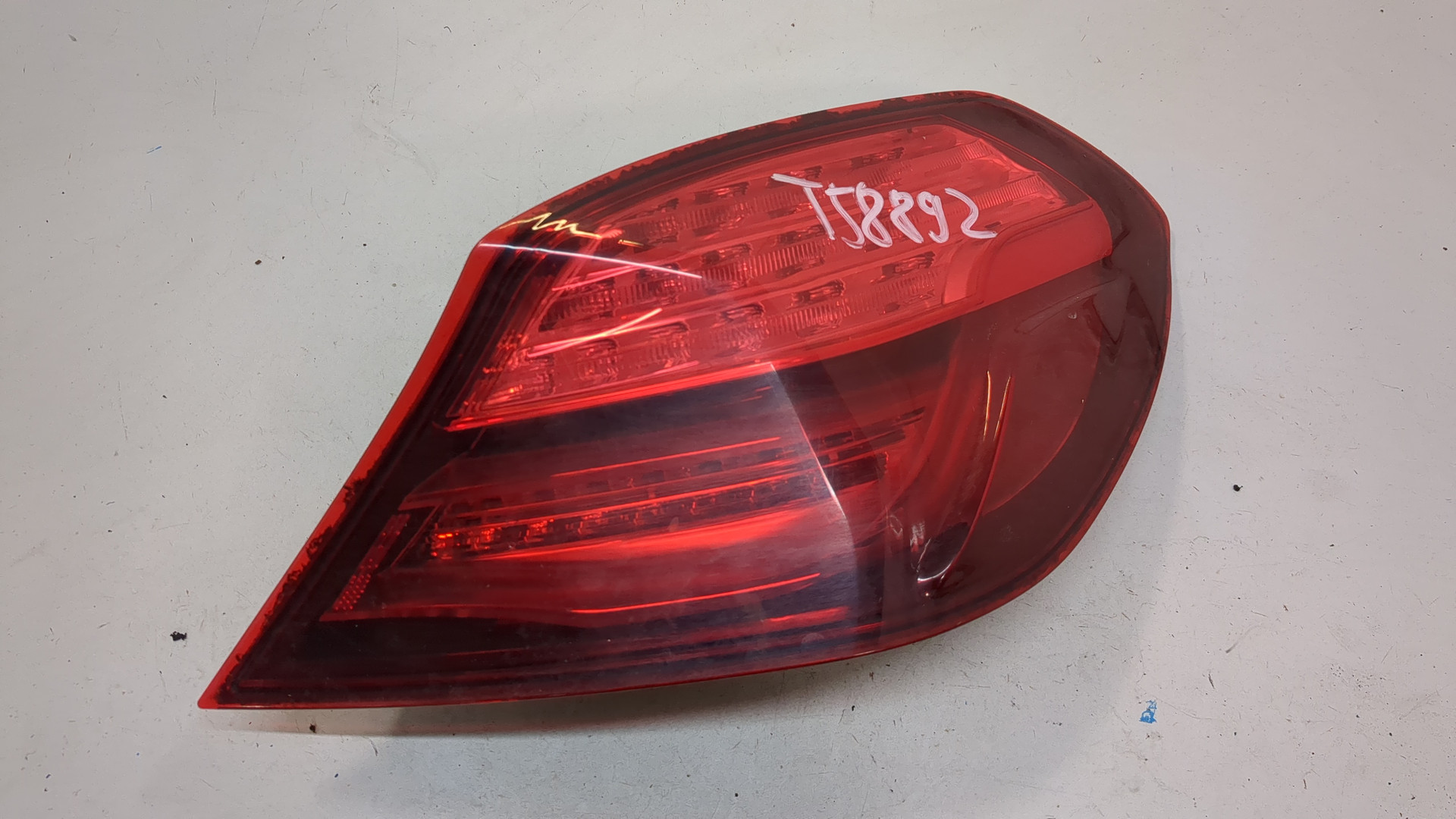Фонарь задний правый