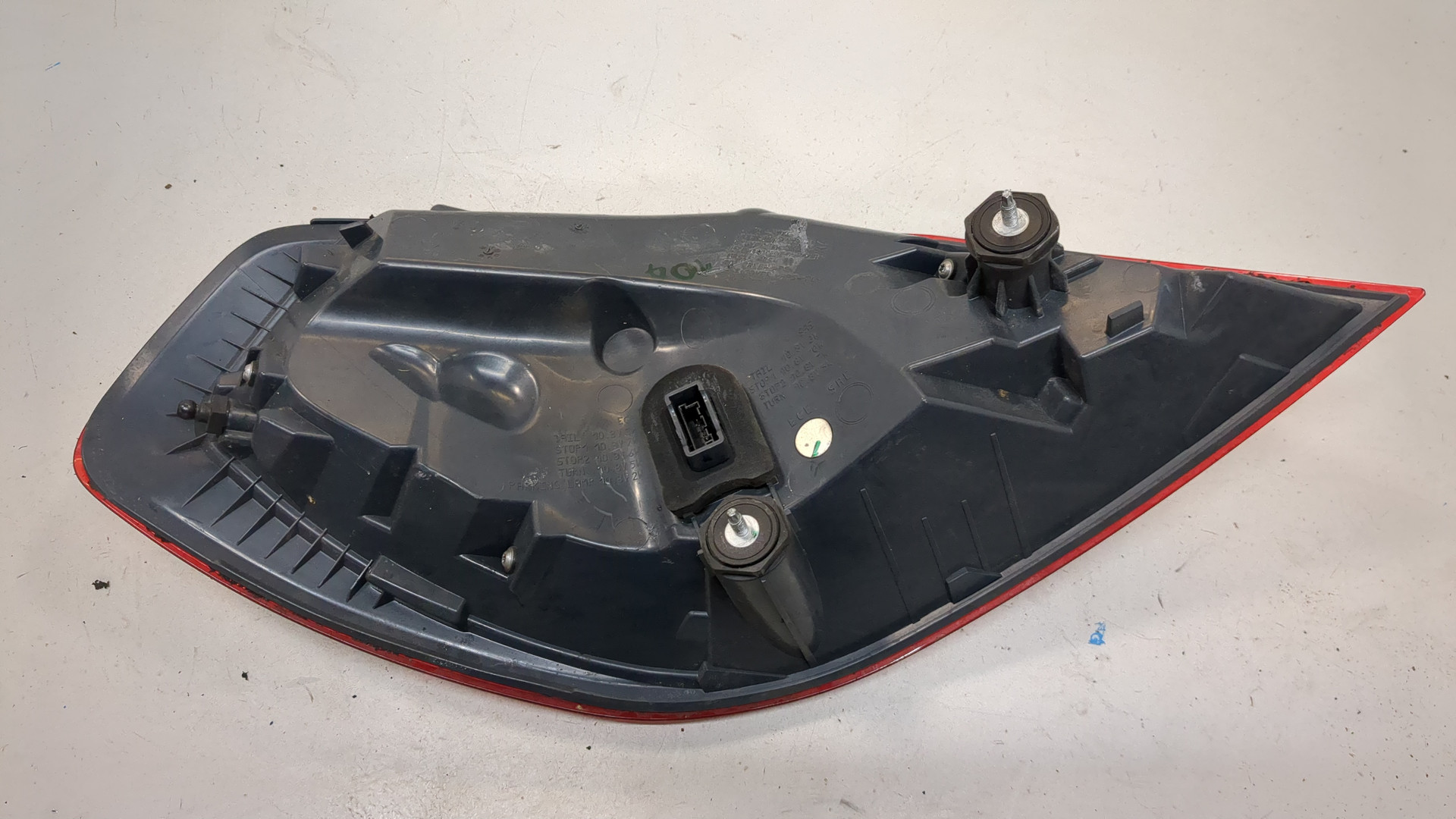 Фонарь задний правый