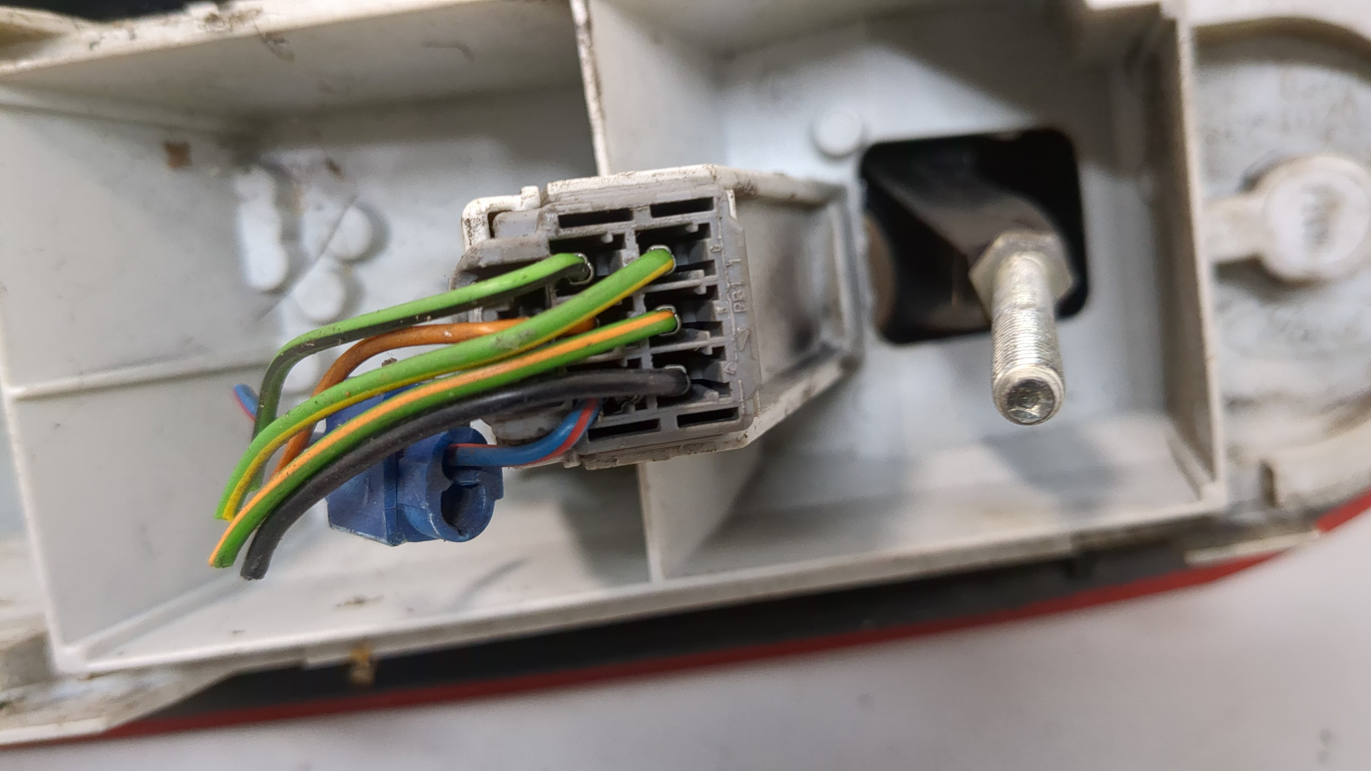 Фонарь задний правый