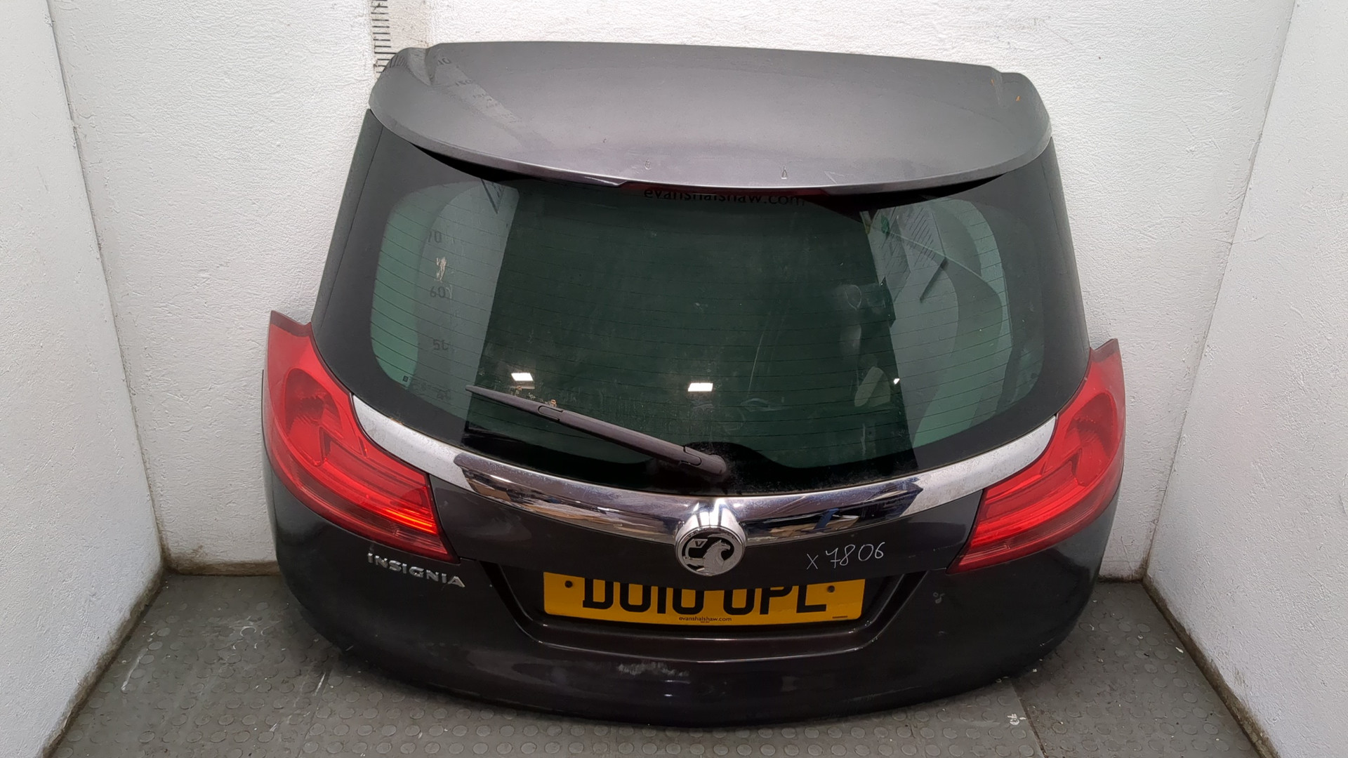 Дверь багажника