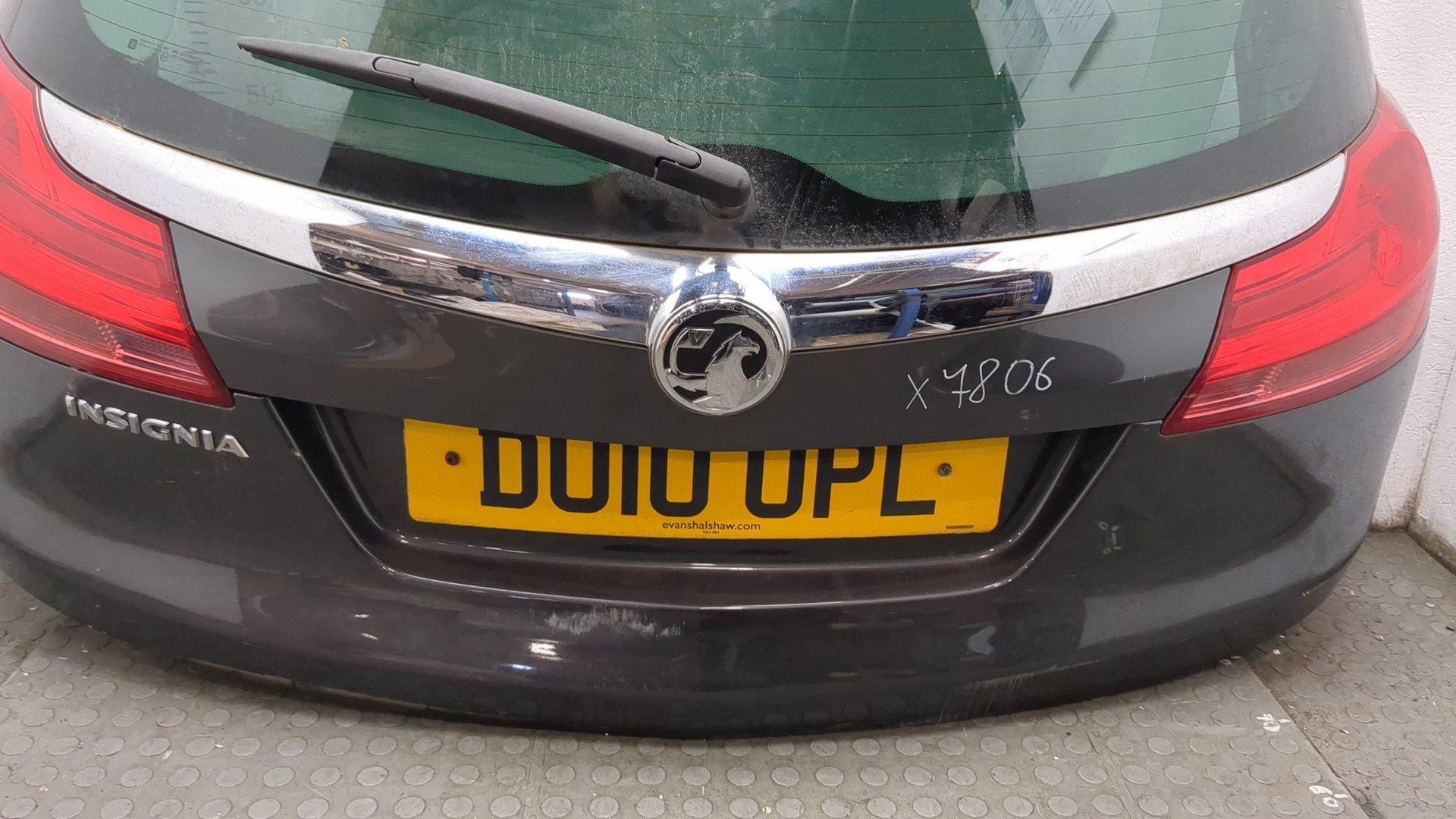 Дверь багажника