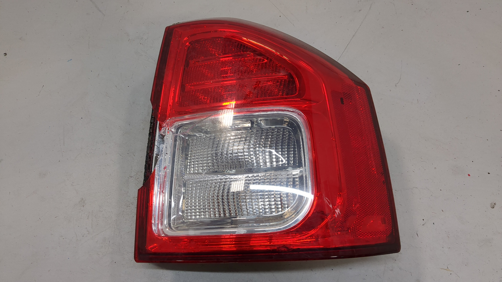 Фонарь задний правый