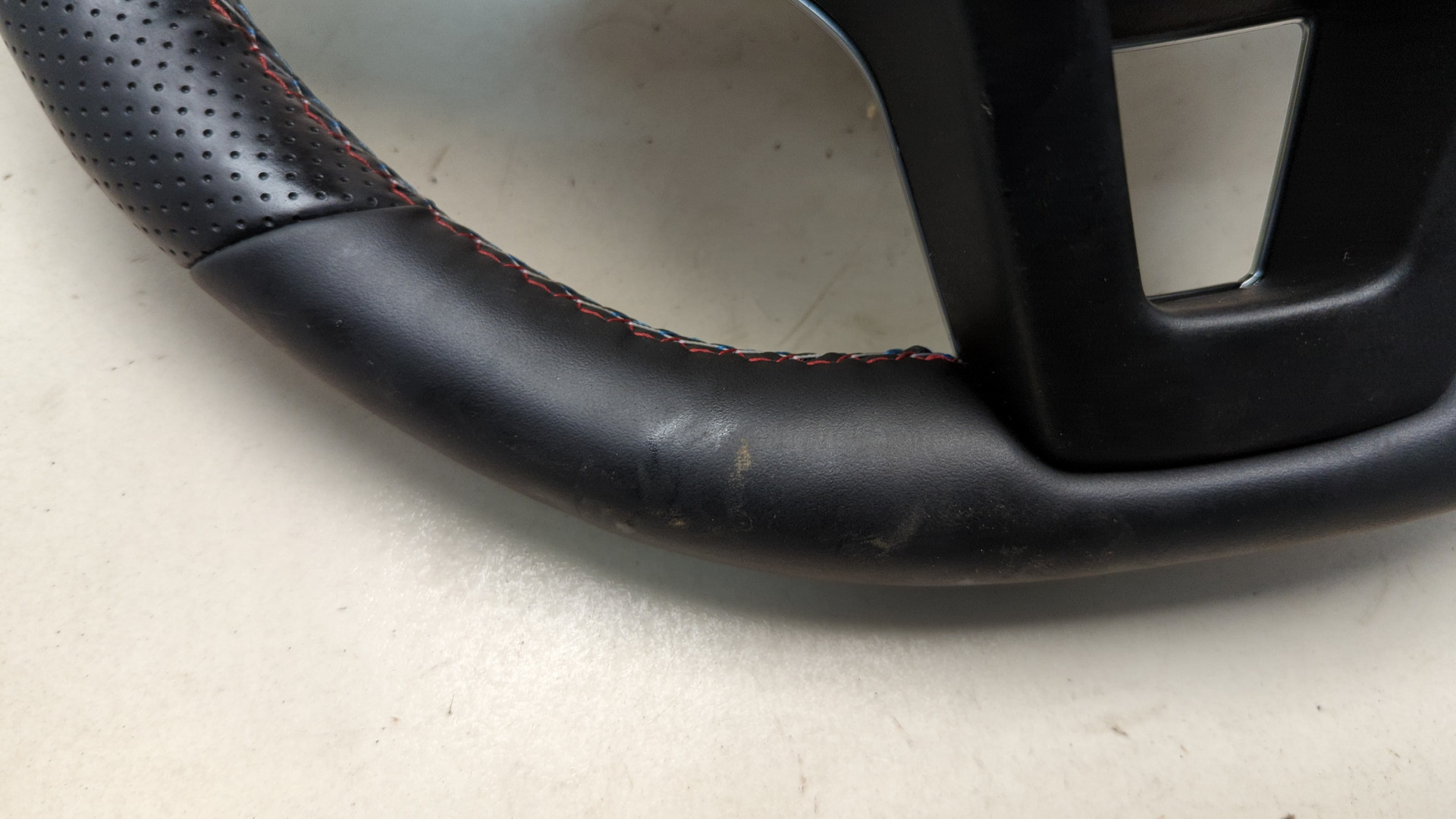 Рулевое колесо (руль)