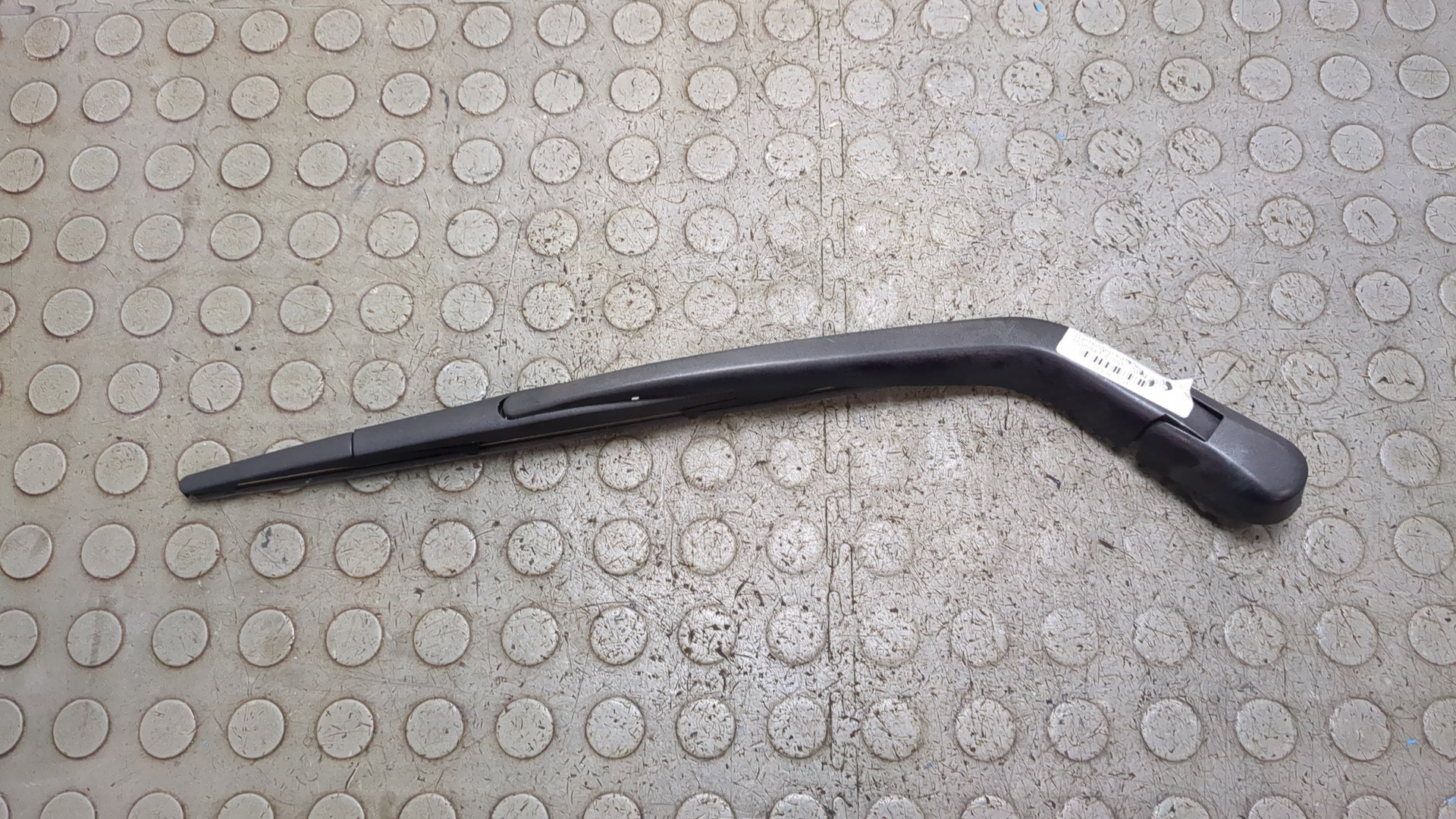 Поводок стеклоочистителя заднего