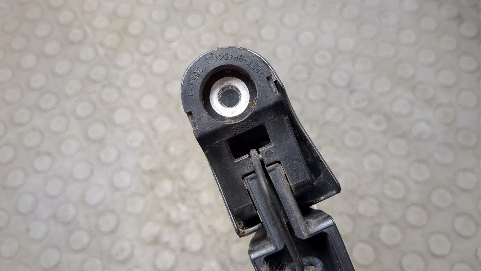 Поводок стеклоочистителя заднего