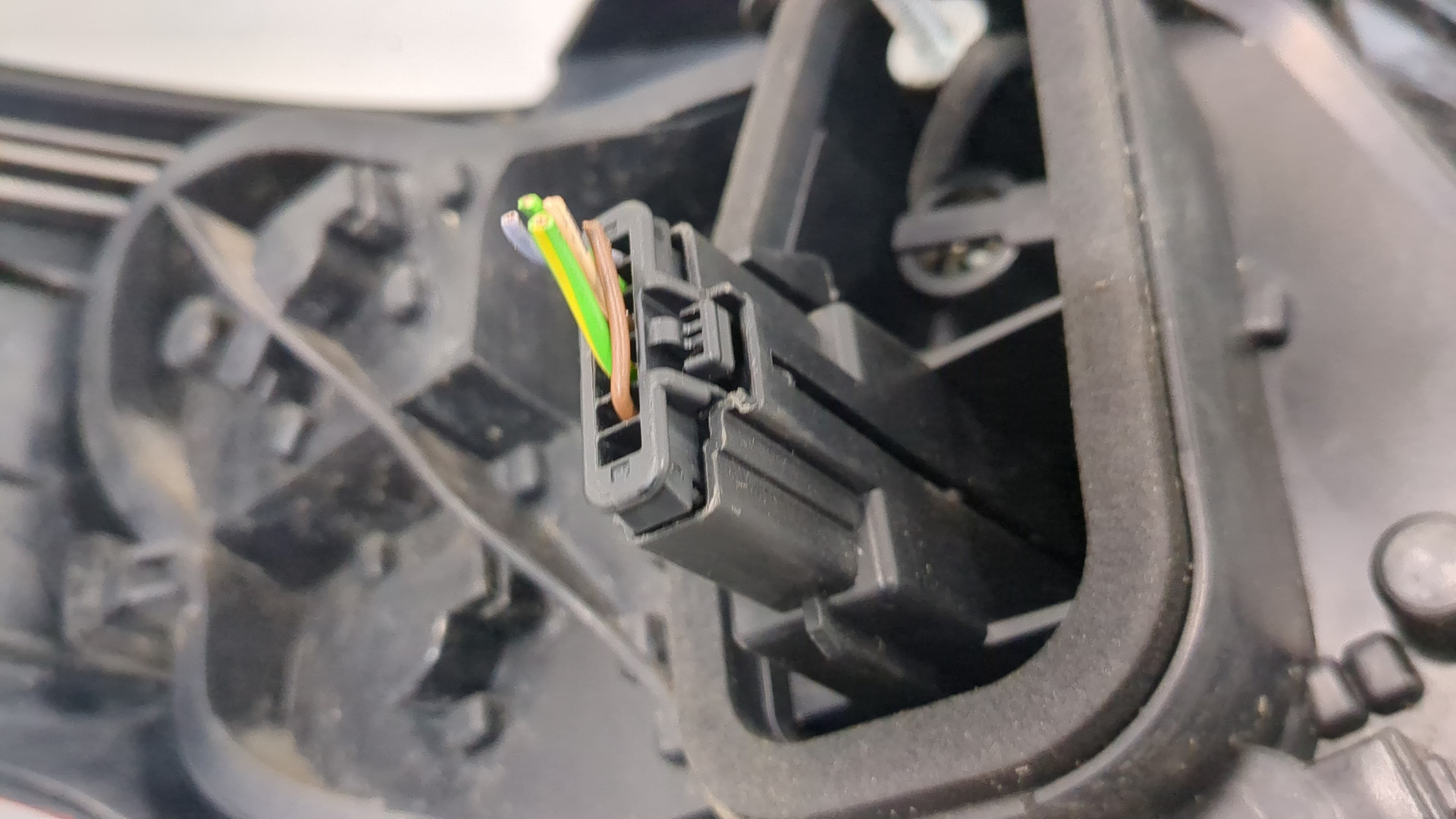 Фонарь задний правый