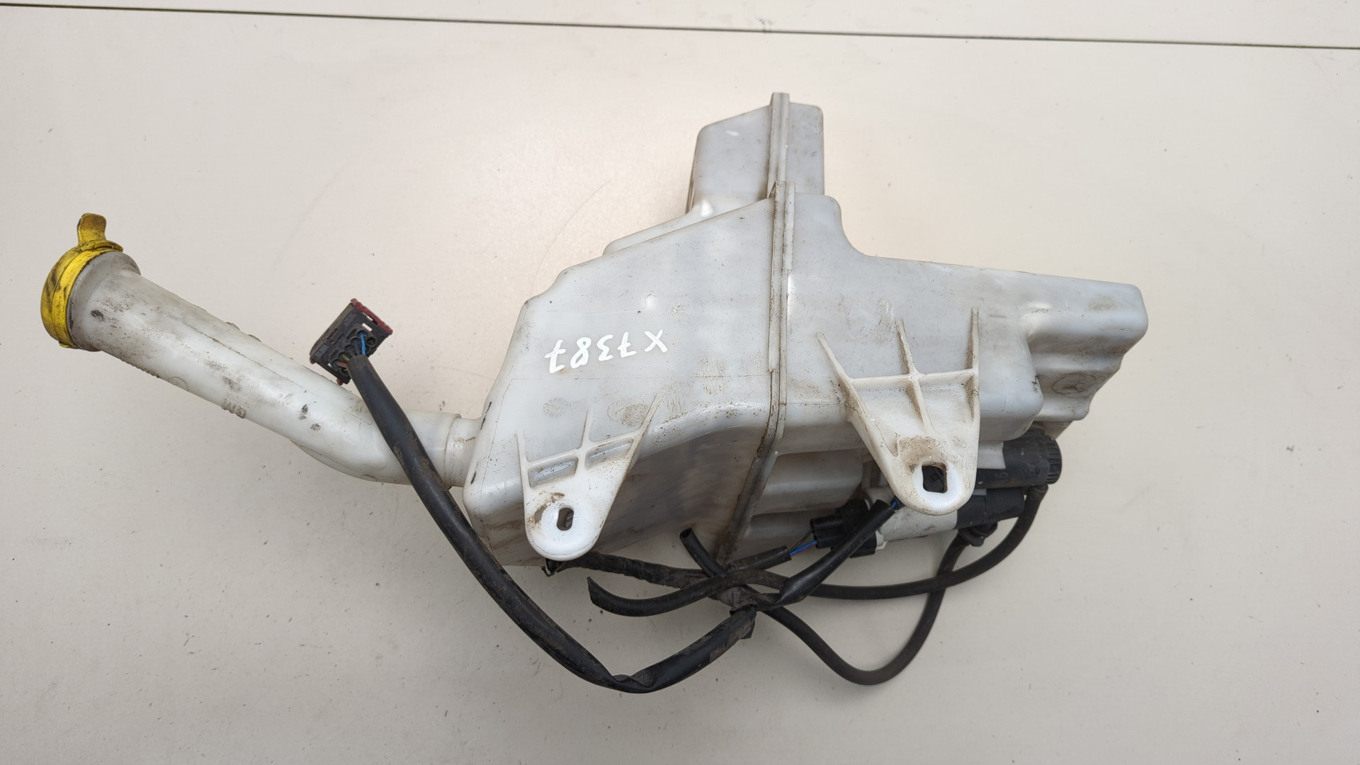 Бачок омывателя лобового стекла