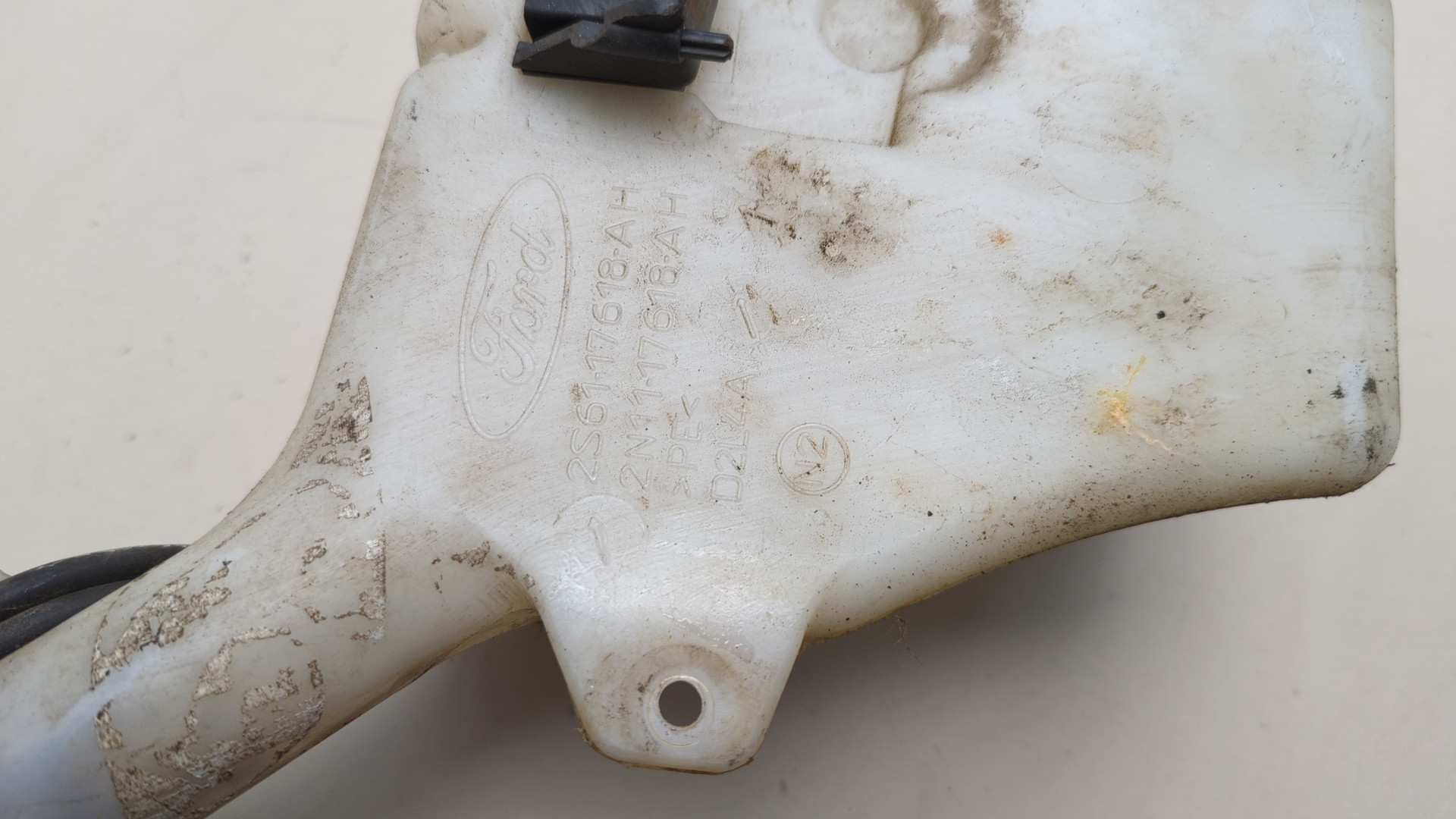 Бачок омывателя лобового стекла