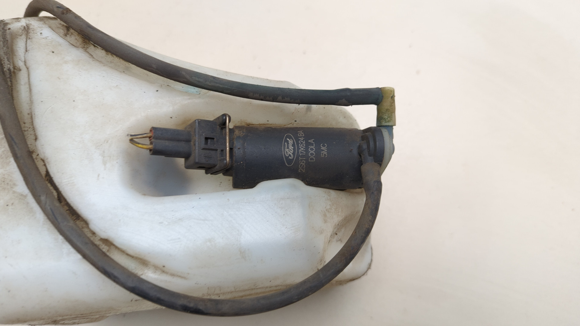 Бачок омывателя лобового стекла