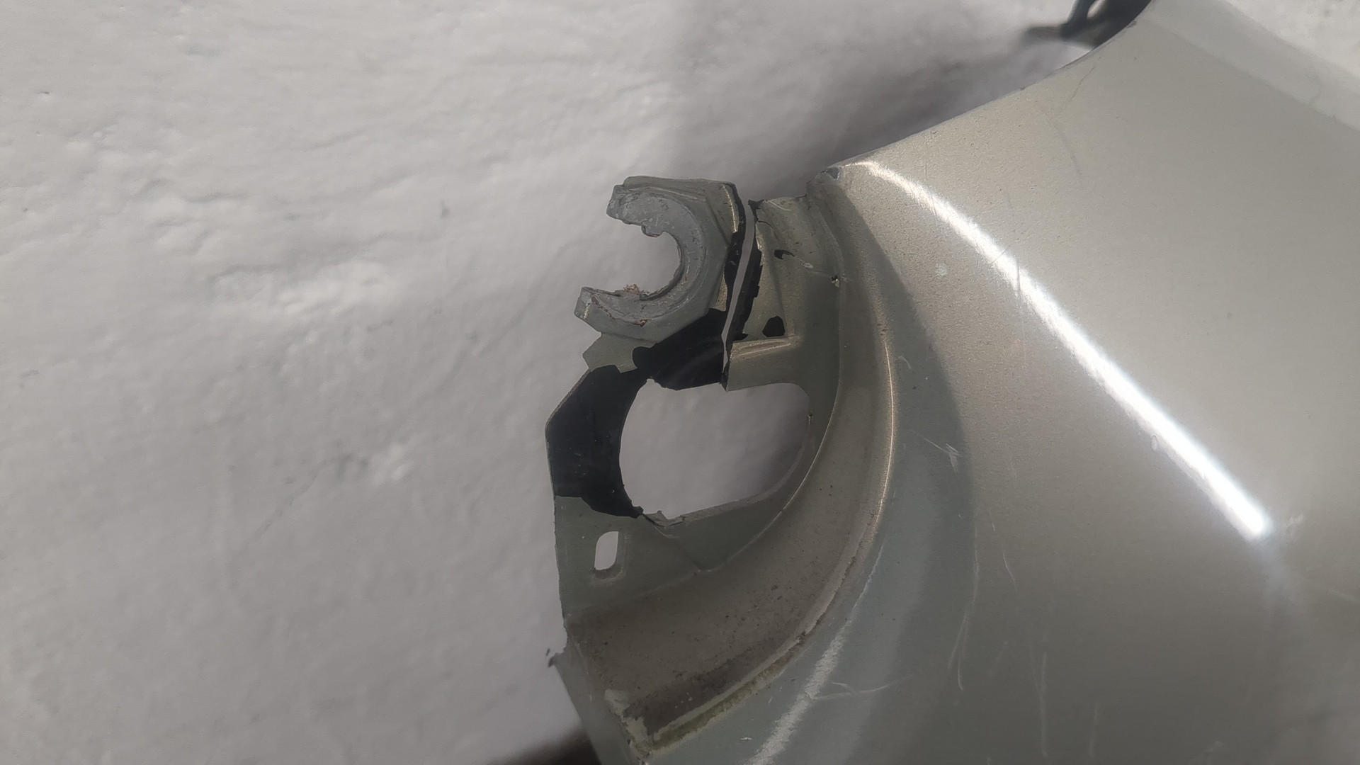 Крыло переднее правое