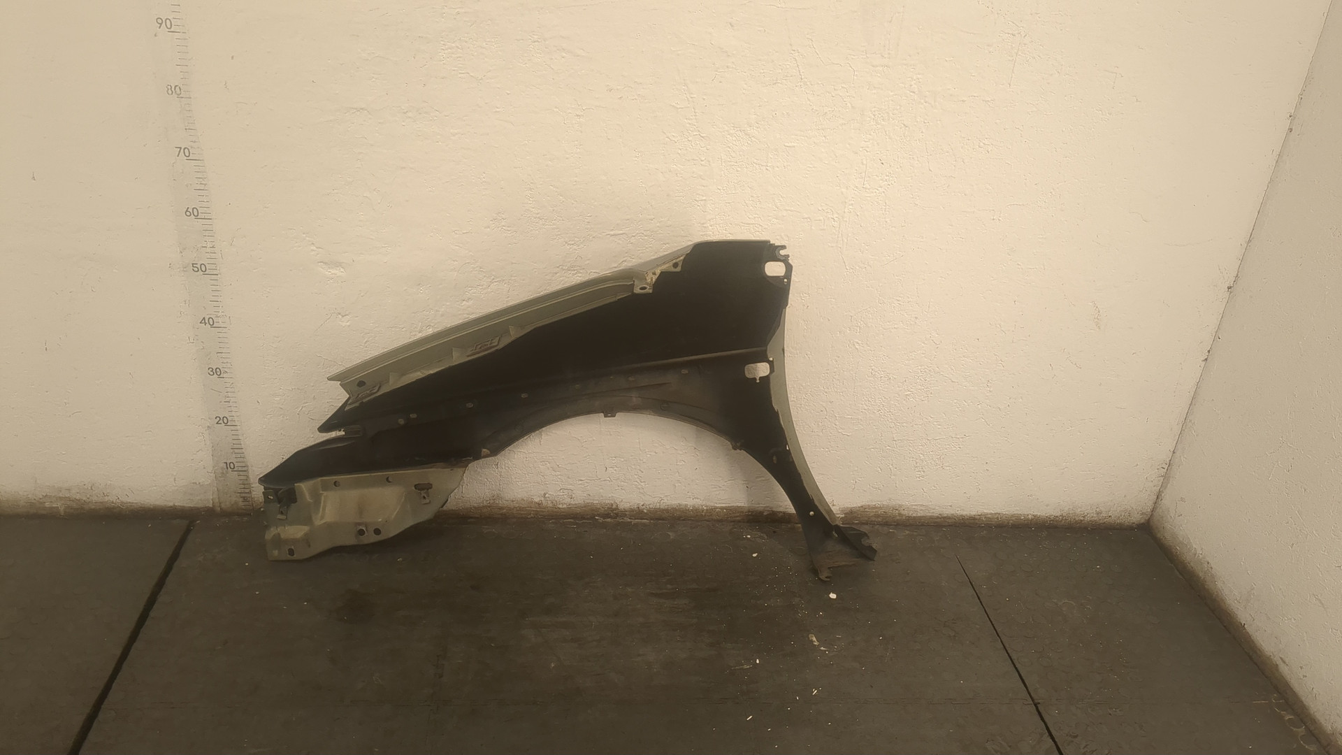 Крыло переднее правое