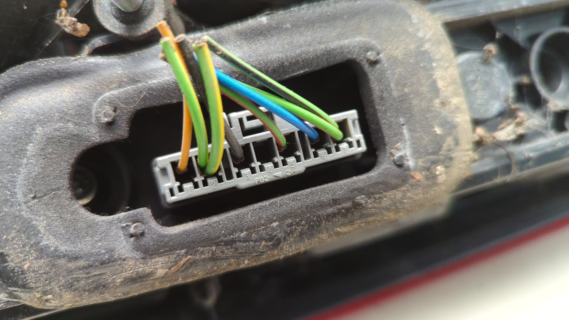 Фонарь задний левый