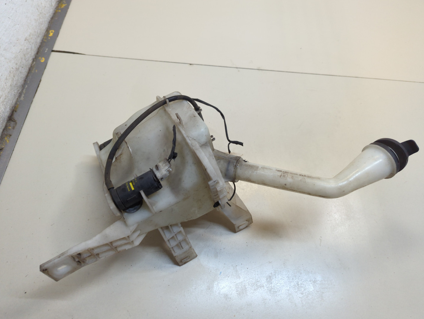 Бачок омывателя лобового стекла