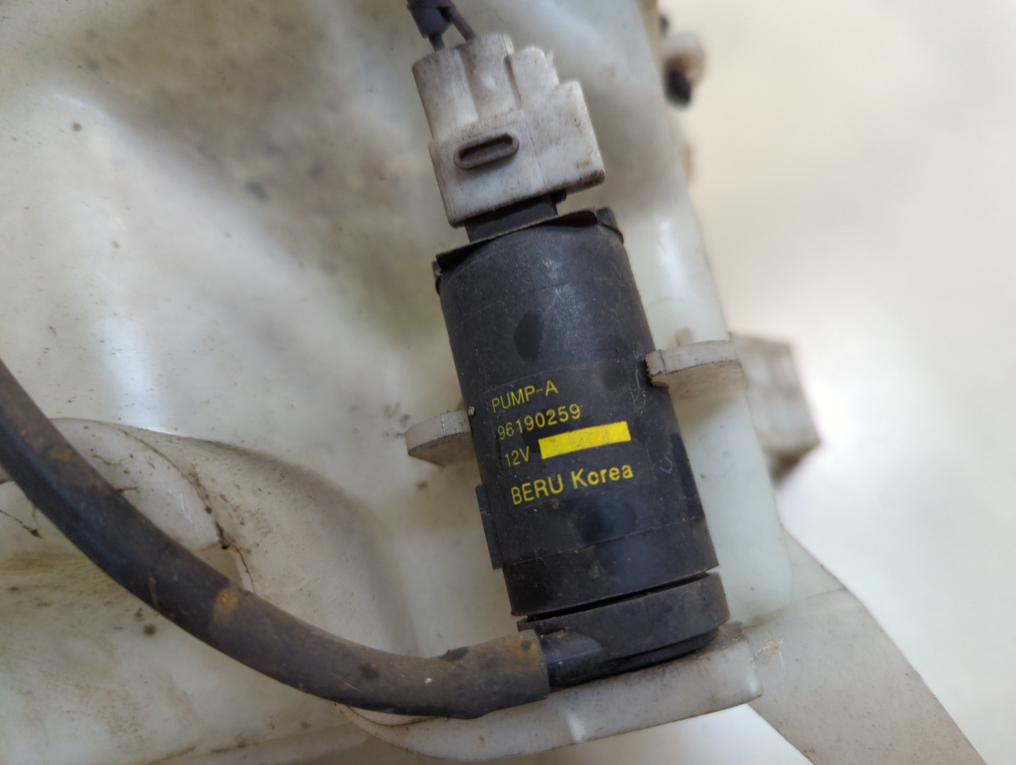 Бачок омывателя лобового стекла