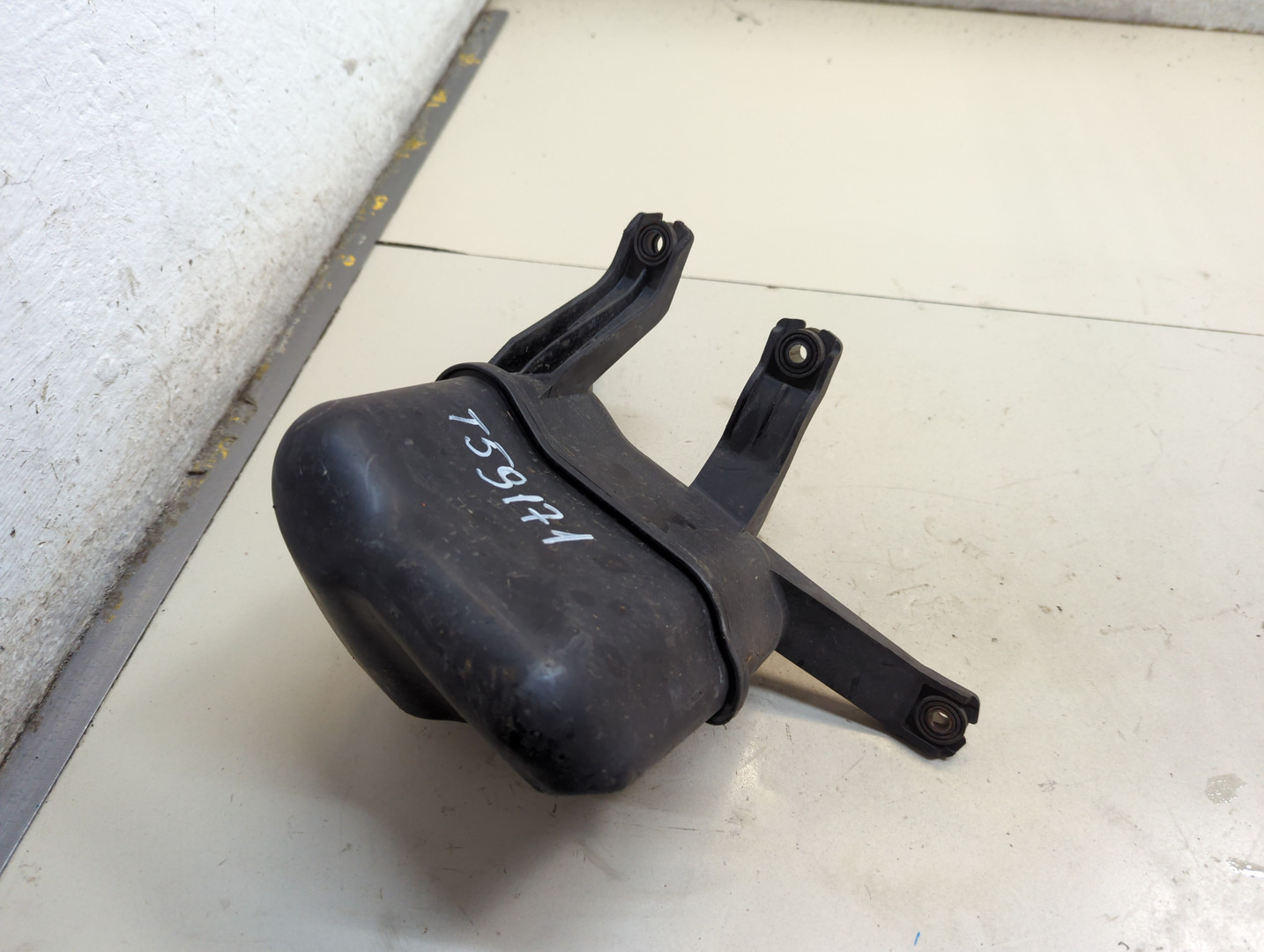 Резонатор воздушного фильтра