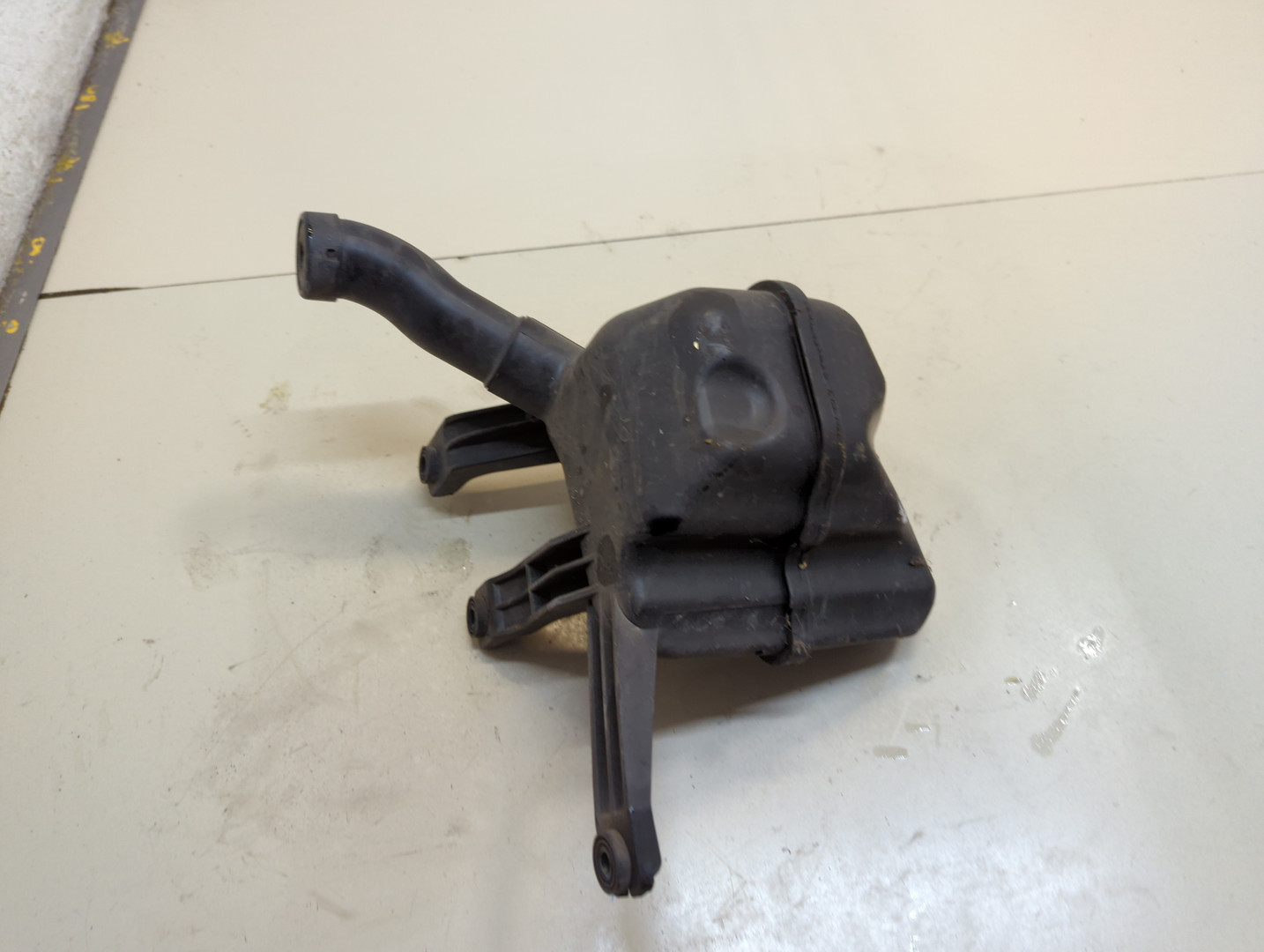 Резонатор воздушного фильтра