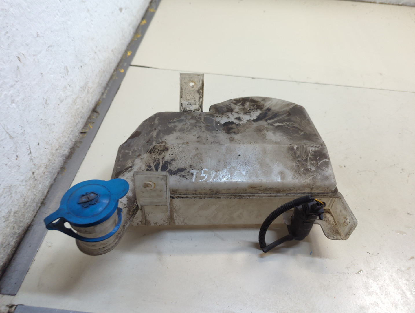 Бачок омывателя лобового стекла