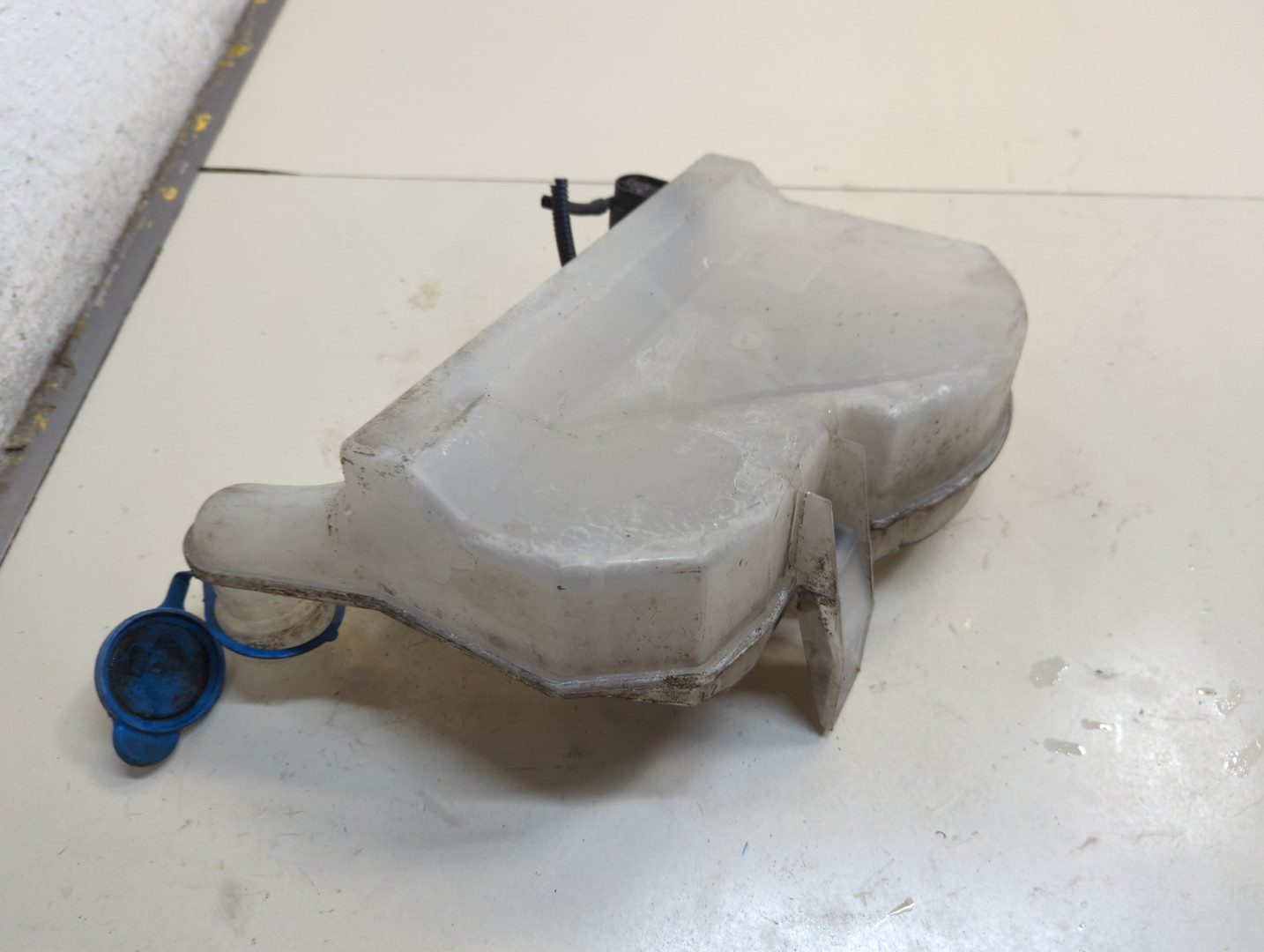 Бачок омывателя лобового стекла