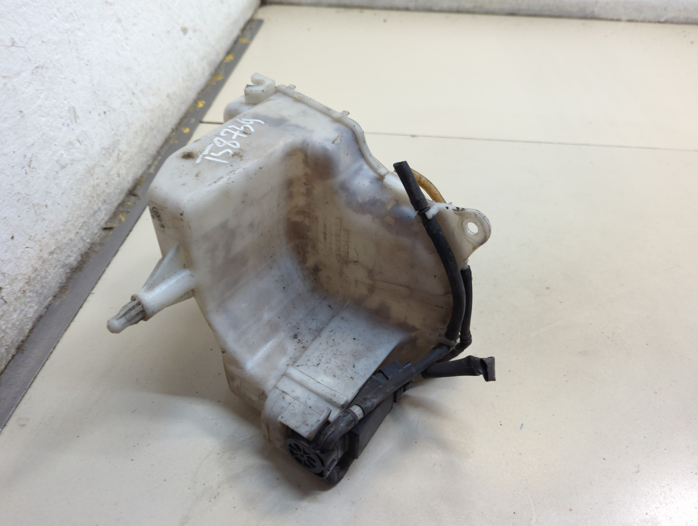 Бачок омывателя лобового стекла