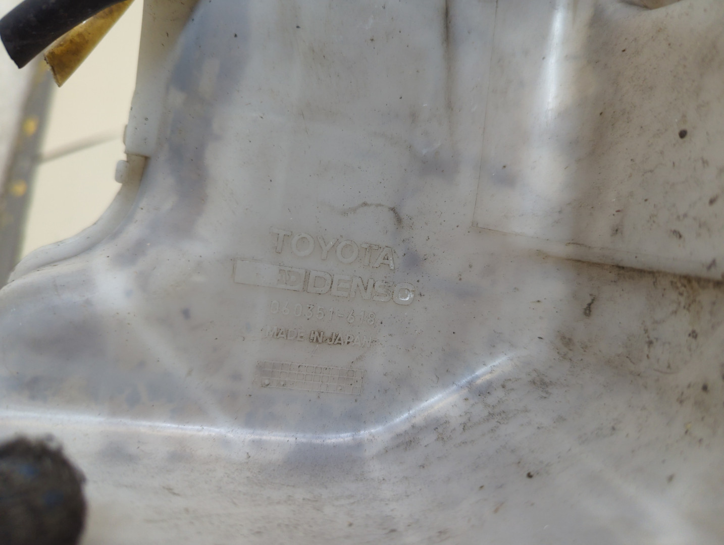 Бачок омывателя лобового стекла