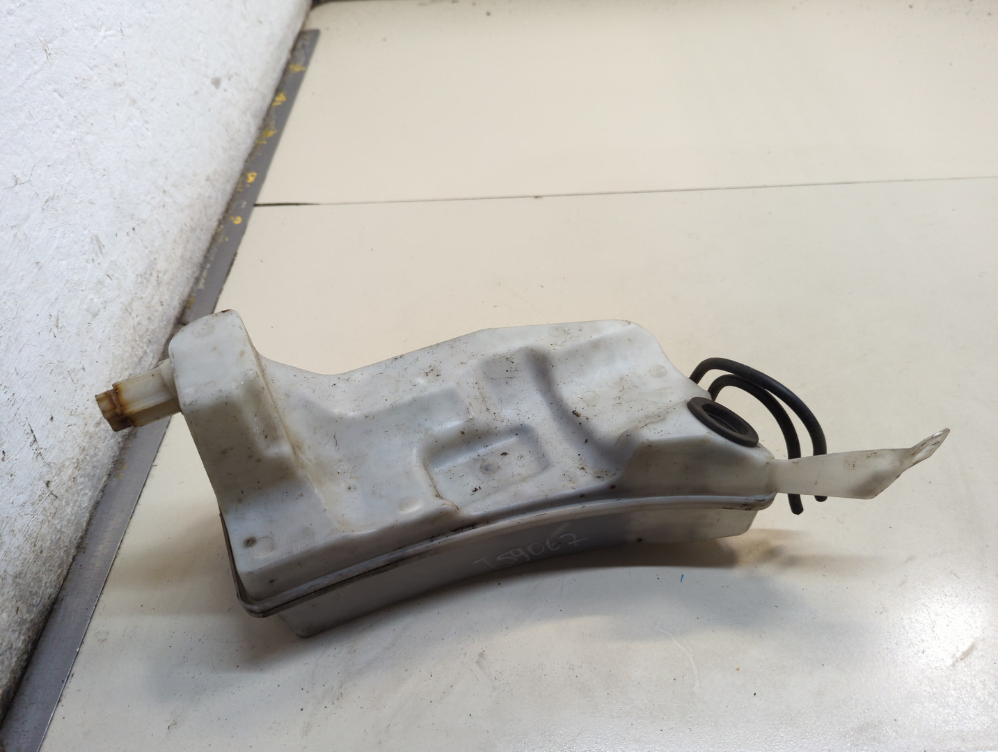 Бачок омывателя лобового стекла