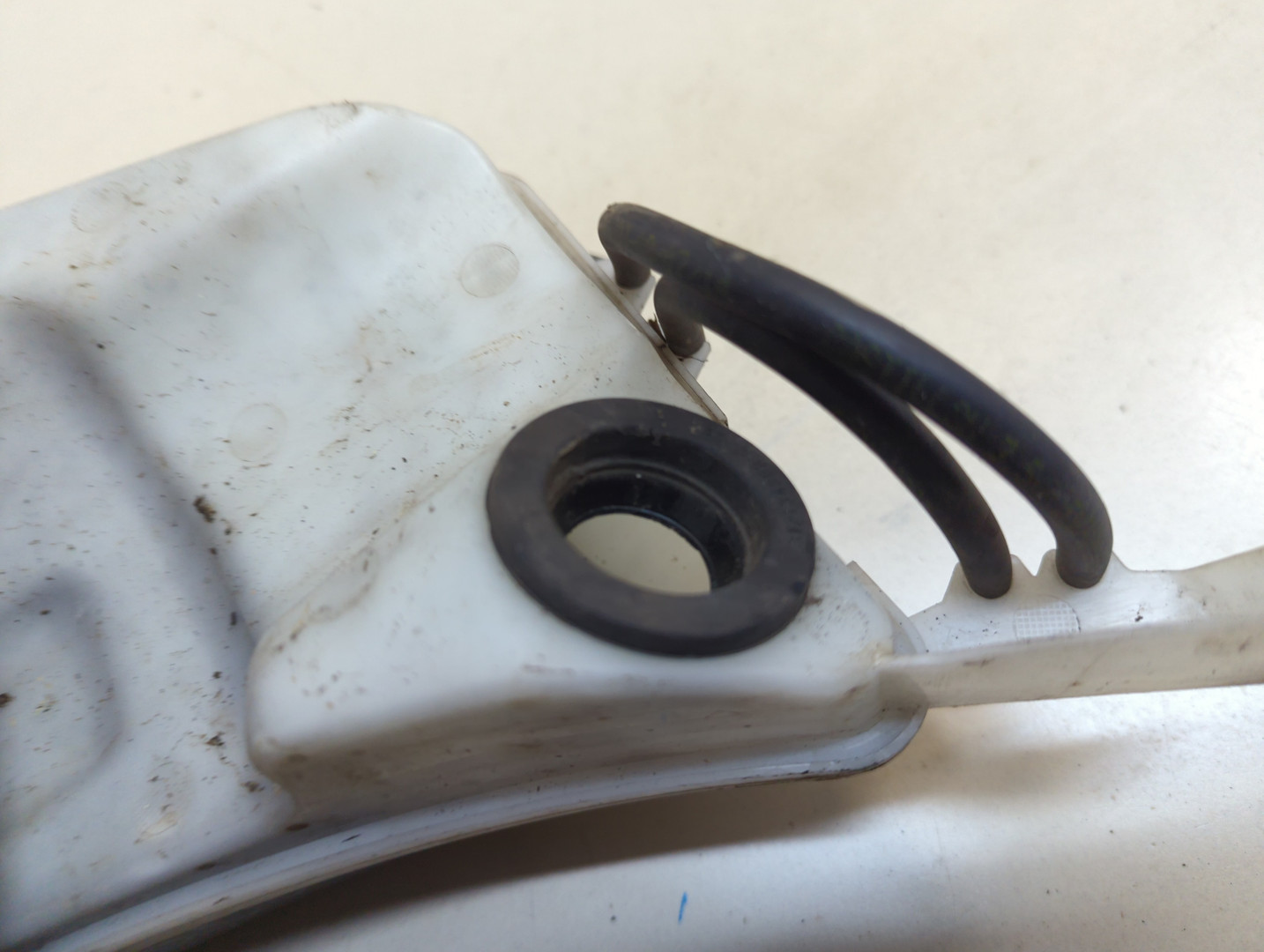 Бачок омывателя лобового стекла