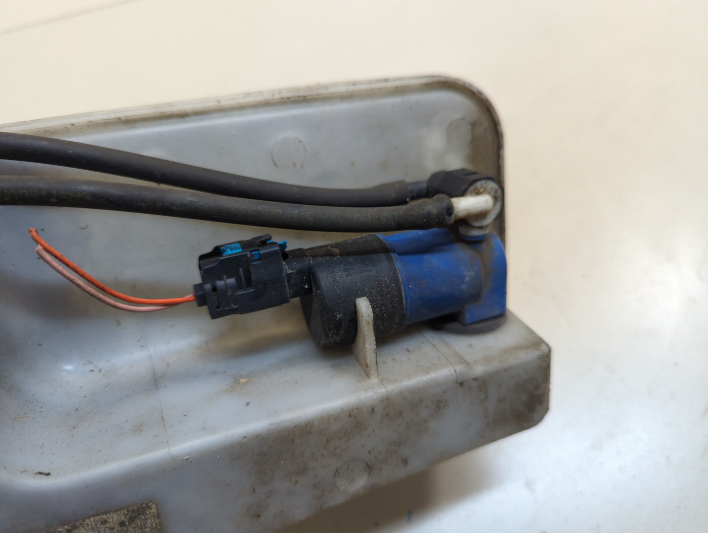 Бачок омывателя лобового стекла