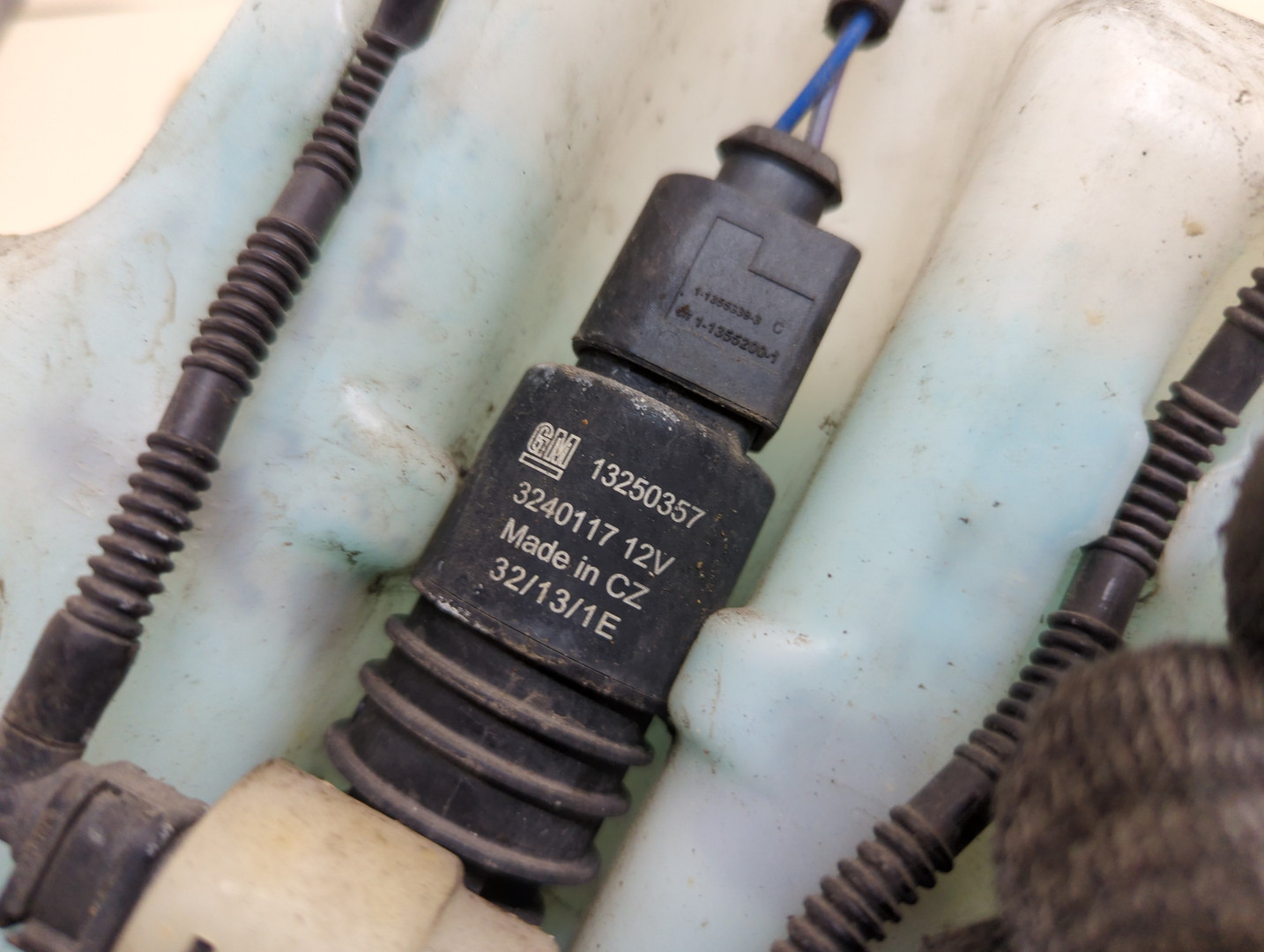 Бачок омывателя лобового стекла