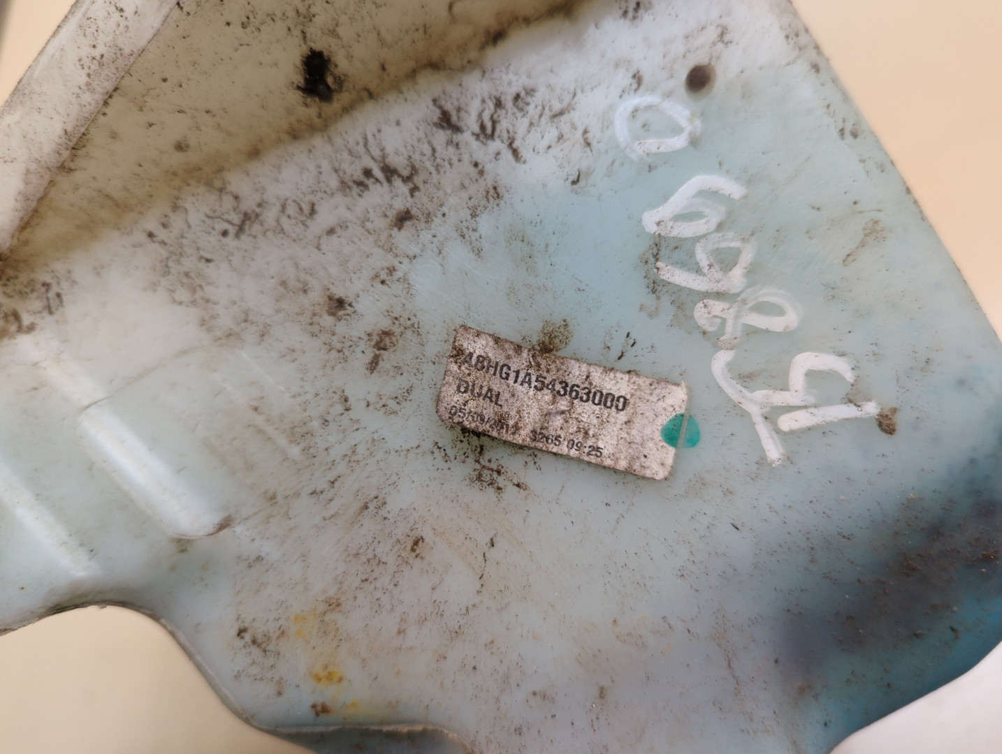 Бачок омывателя лобового стекла