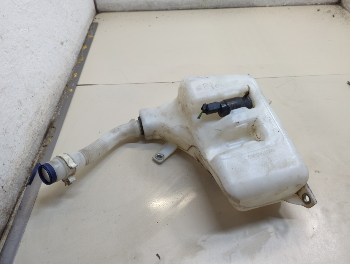 Бачок омывателя лобового стекла